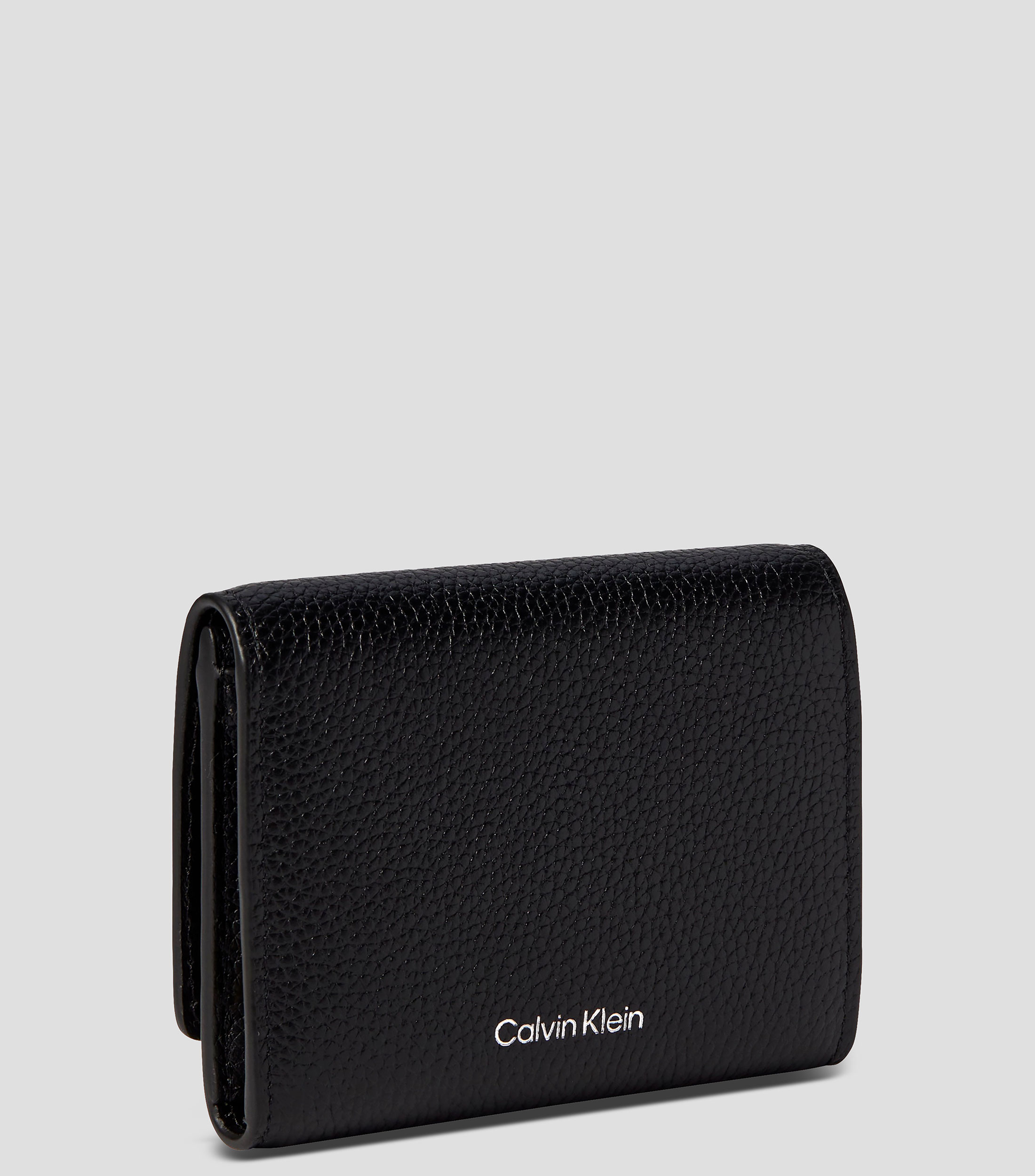 Cartera trifold negro en piel Pebble lisa Mujer