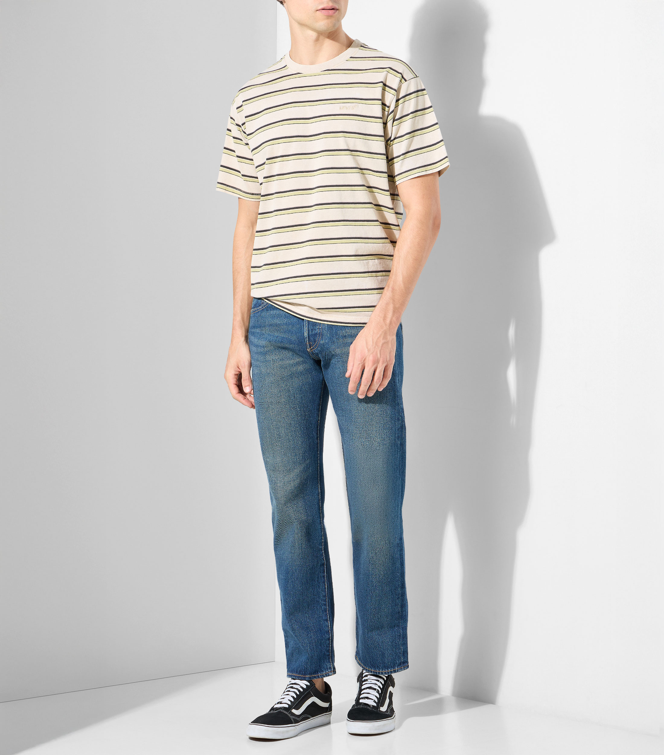 Playera cuello redondo manga corta con líneas Hombre