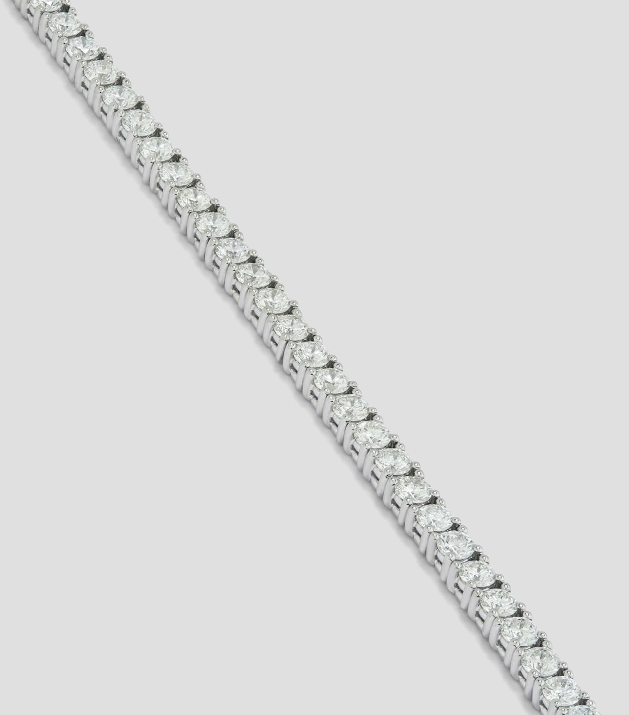 Brazalete Rivière de Oro blanco de 18 Kilates con diamantes Mujer