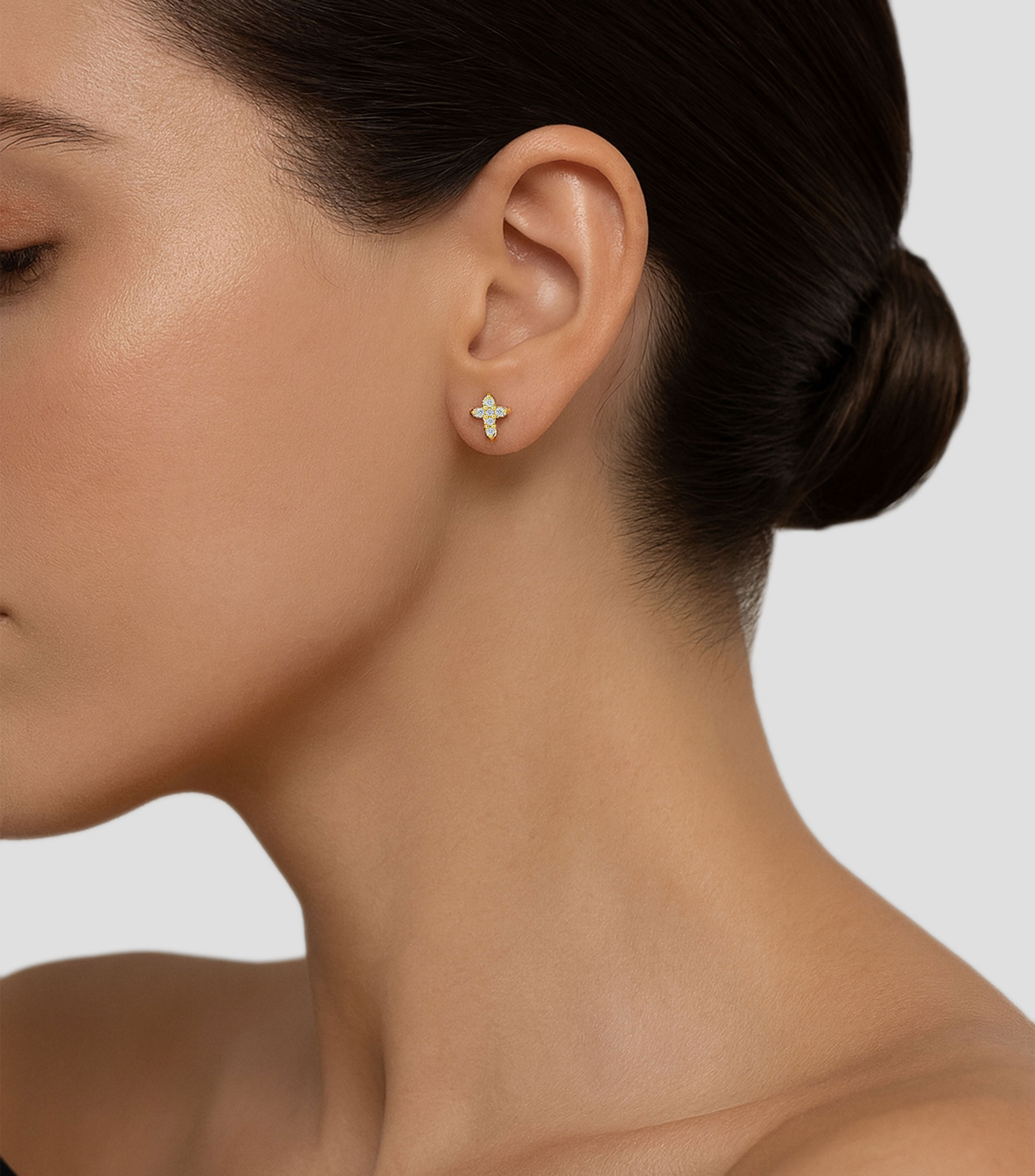 Aretes en oro amarillo 18 Kilates baby cross Mujer