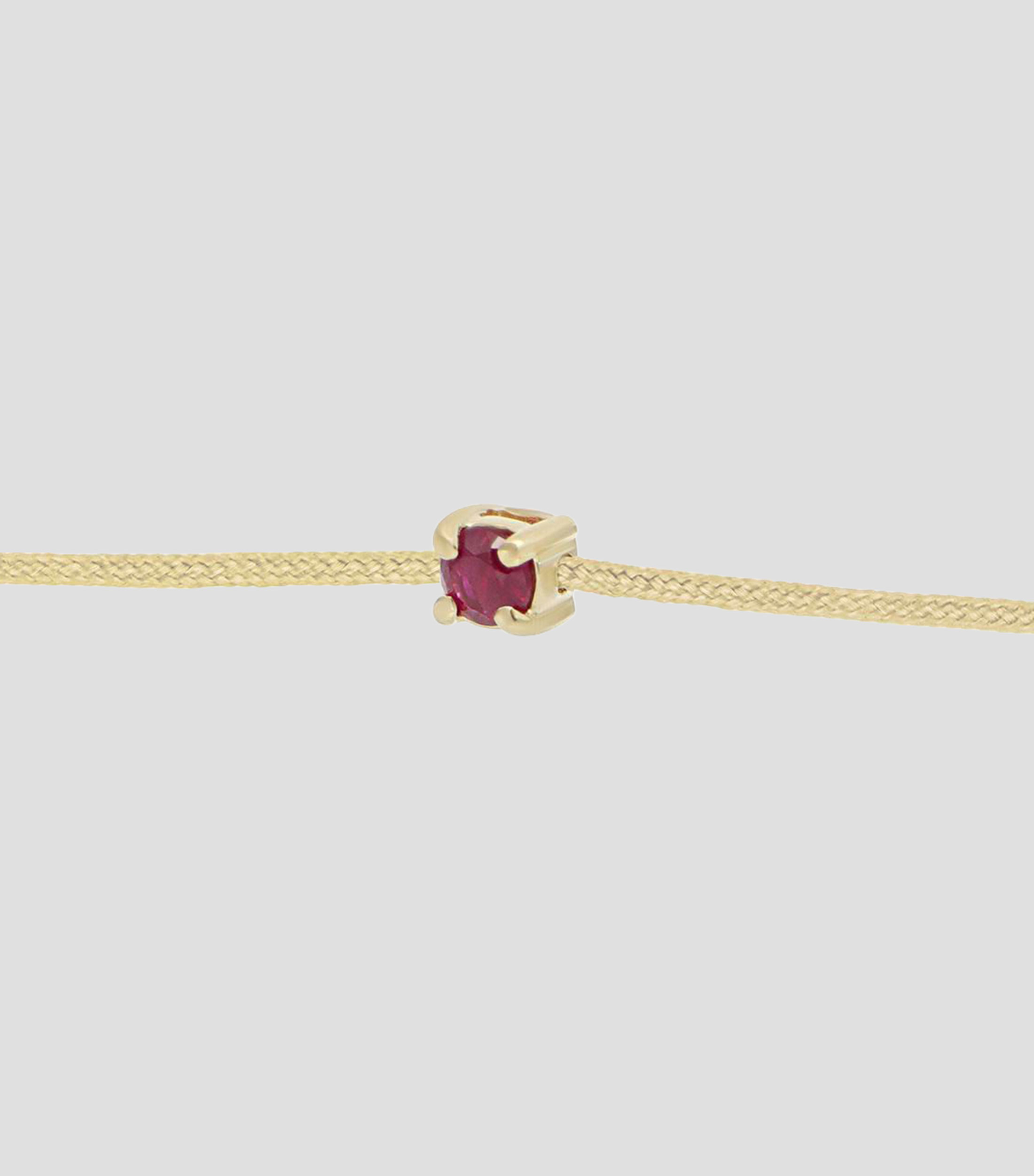 Pulsera de marfil con rubí con dije de oro amarillo de 18 kilates Mujer