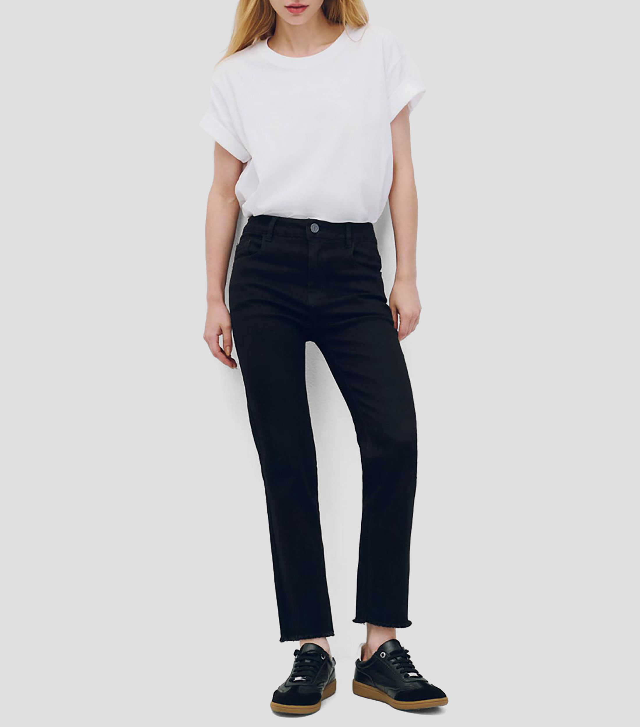 Jeans Rectos Negro Tiro Medio Deshilado en Ruedo Mujer