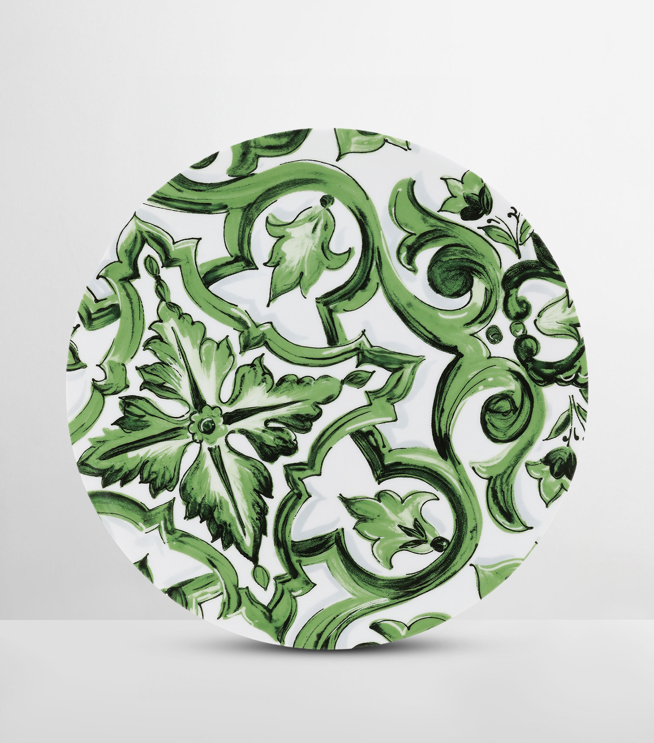 Plato bajo Maiolica pintado