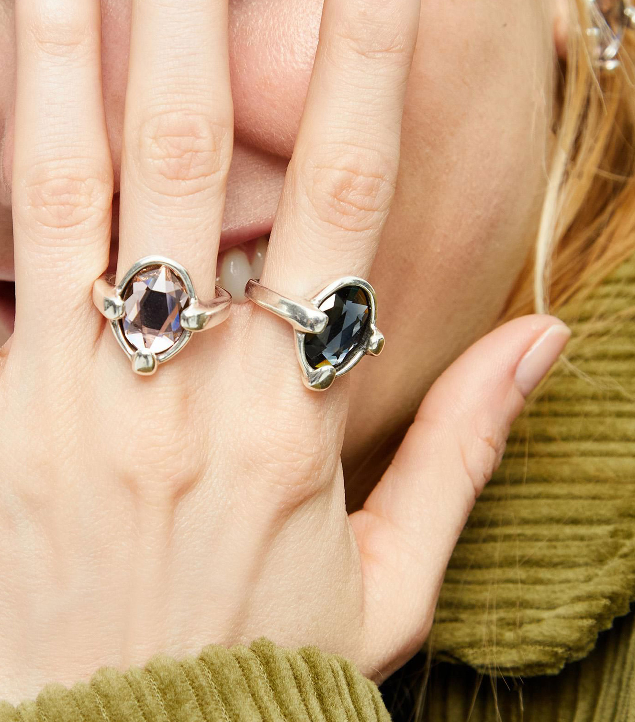 Anillo con incrustación de cristal Mujer