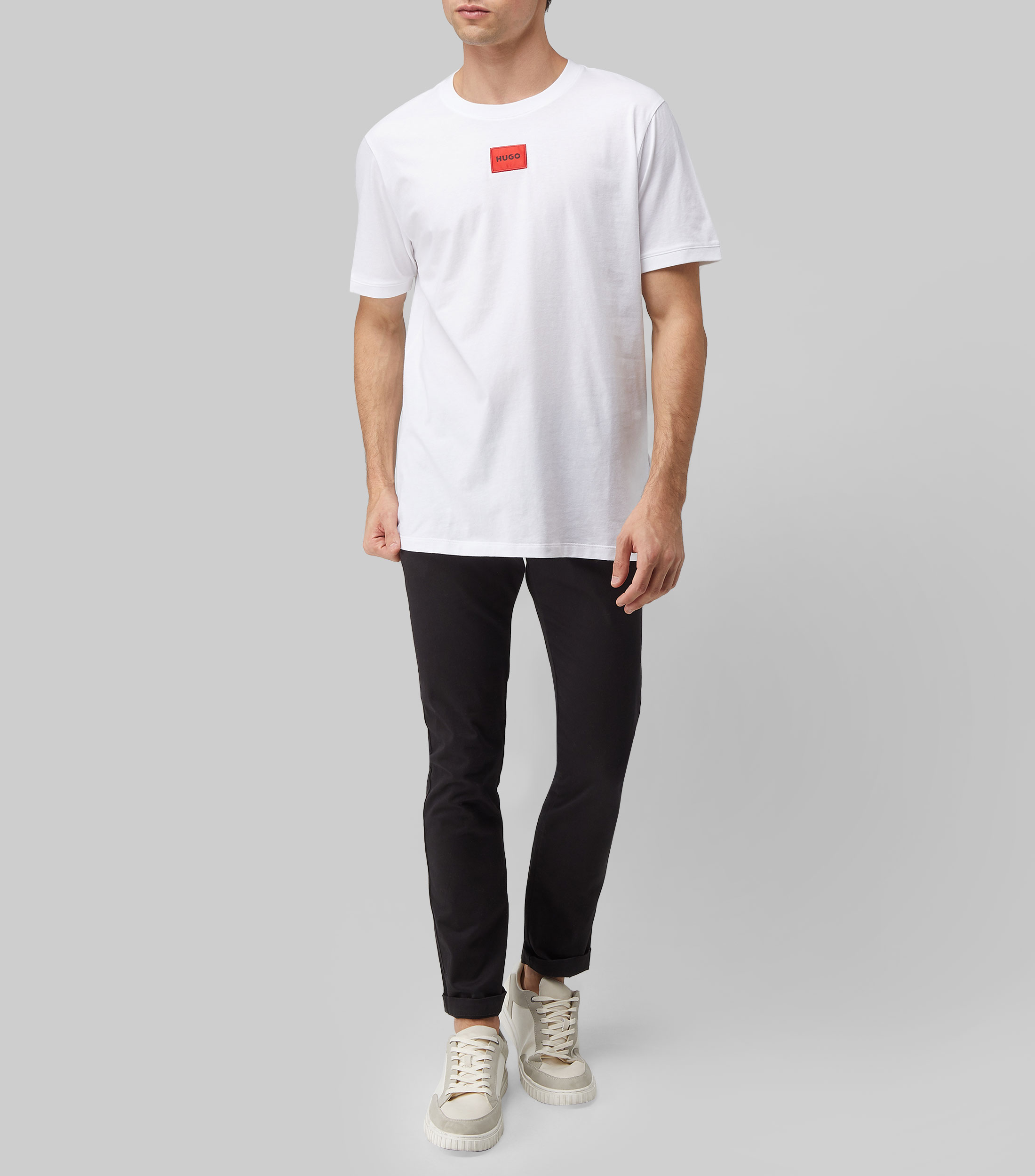 Playera HUGO regular fit de algodón con etiqueta con logo roja Hombre