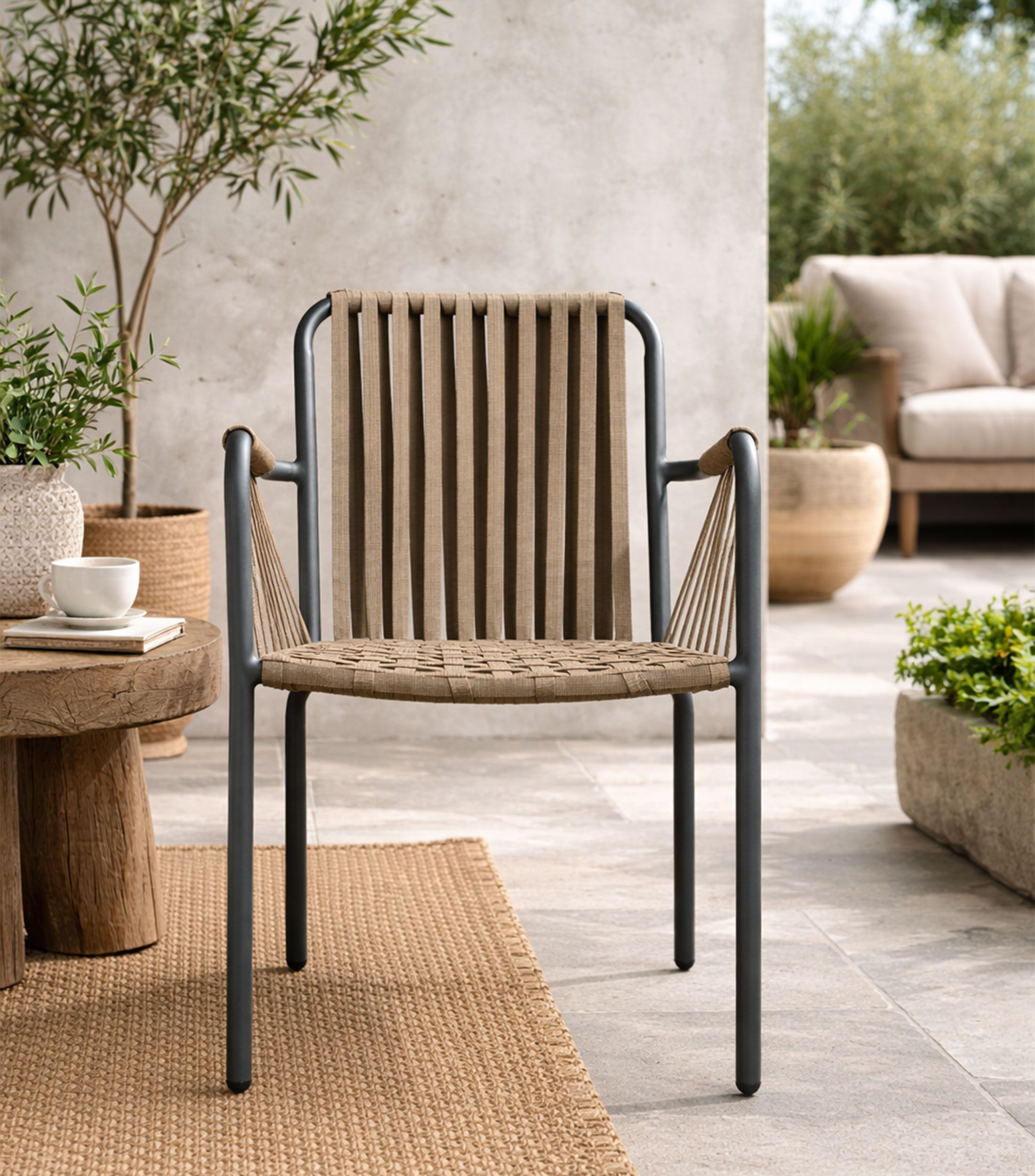 Silla Calixto en metal y tela café claro