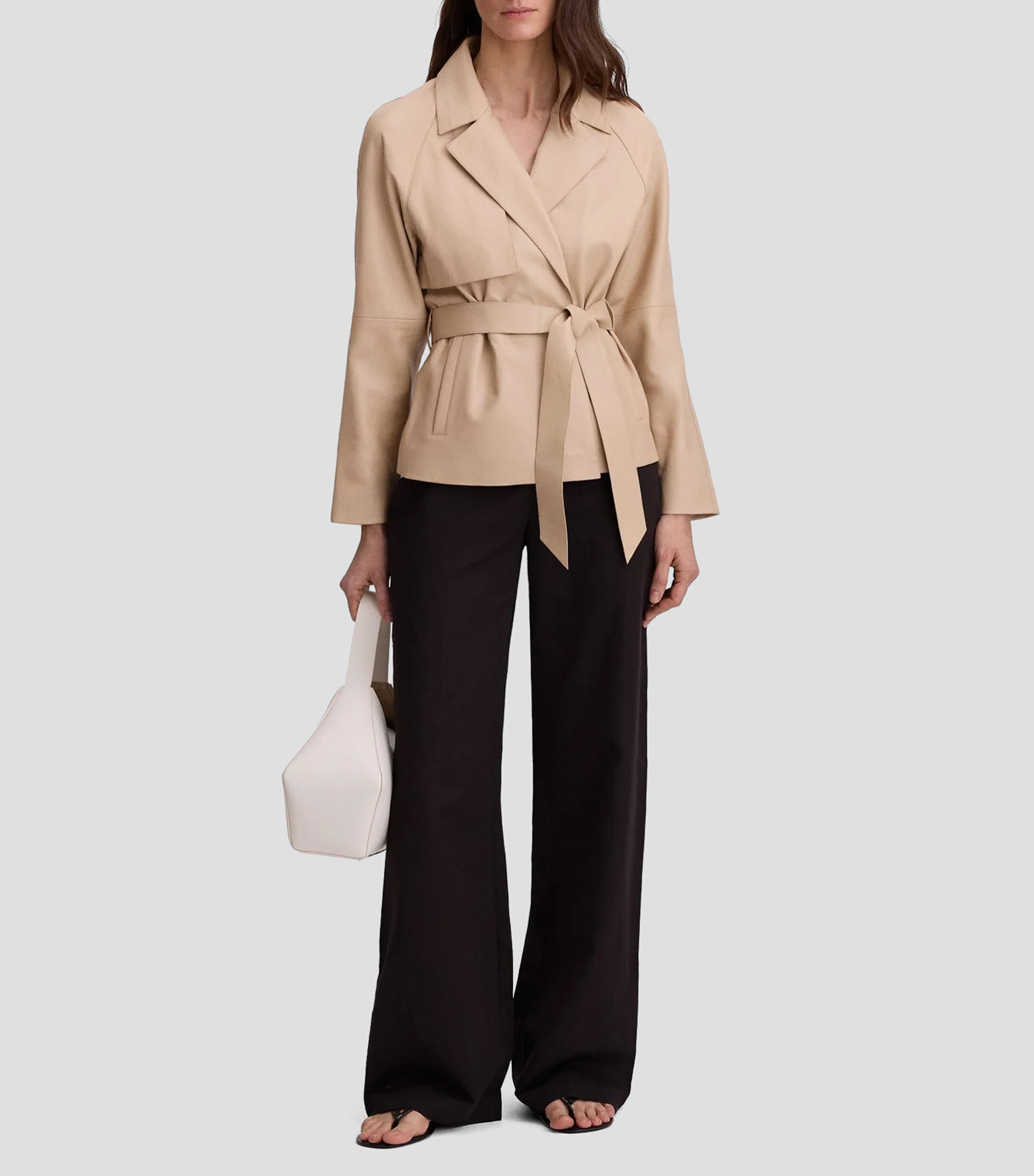 Gabardina corta con cinta en piel Mujer