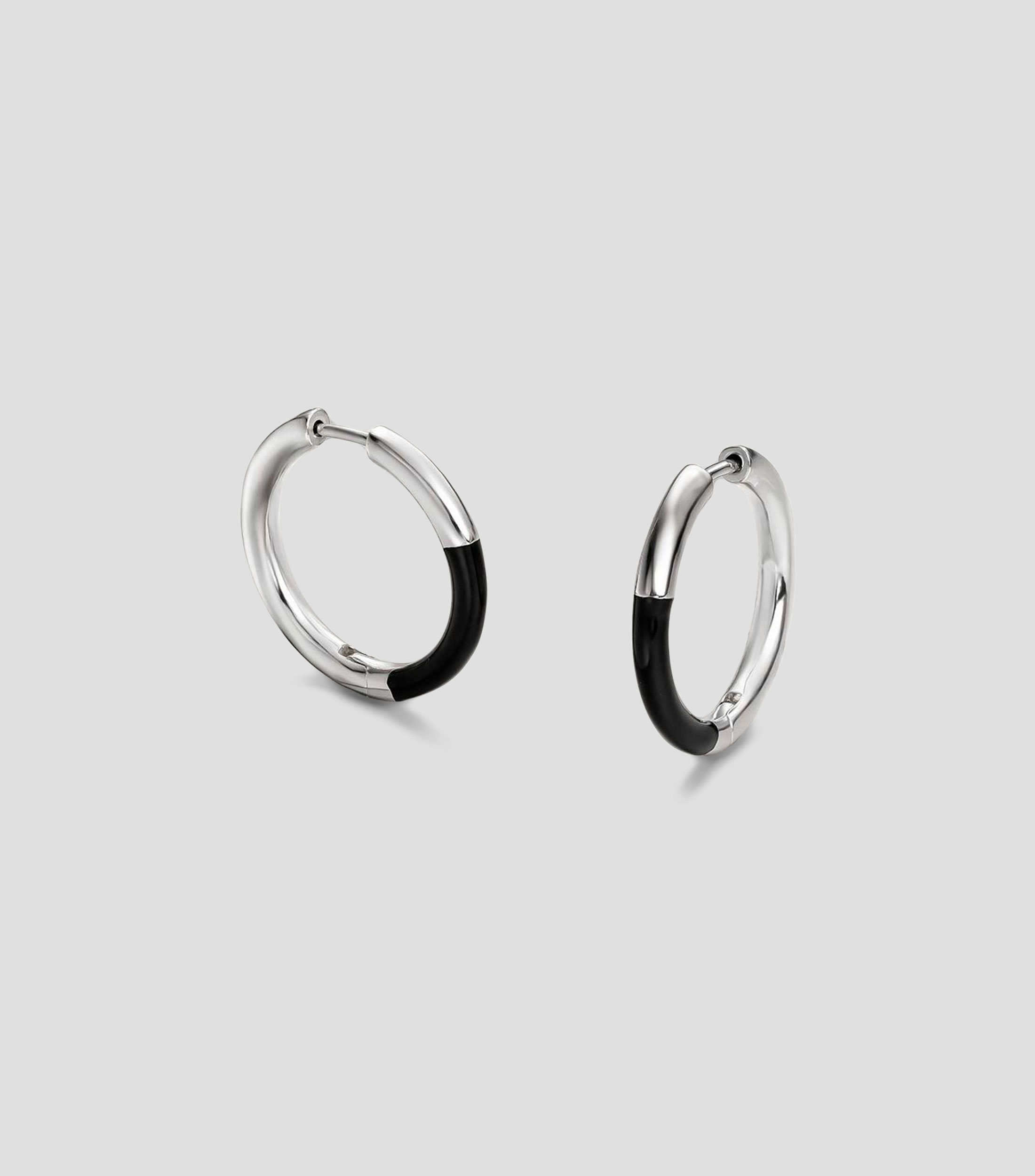 Pendientes de aro mediano en plata. 925 con esmalte negro Hooped Earrings Mujer