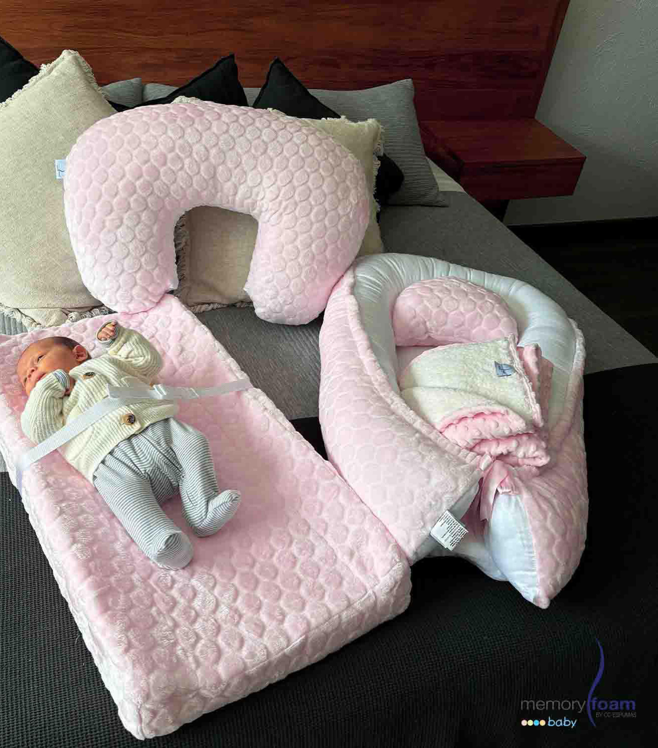 Set Nido de bebé + Almohada de lactancia + Colchón Cambiador, Rosa