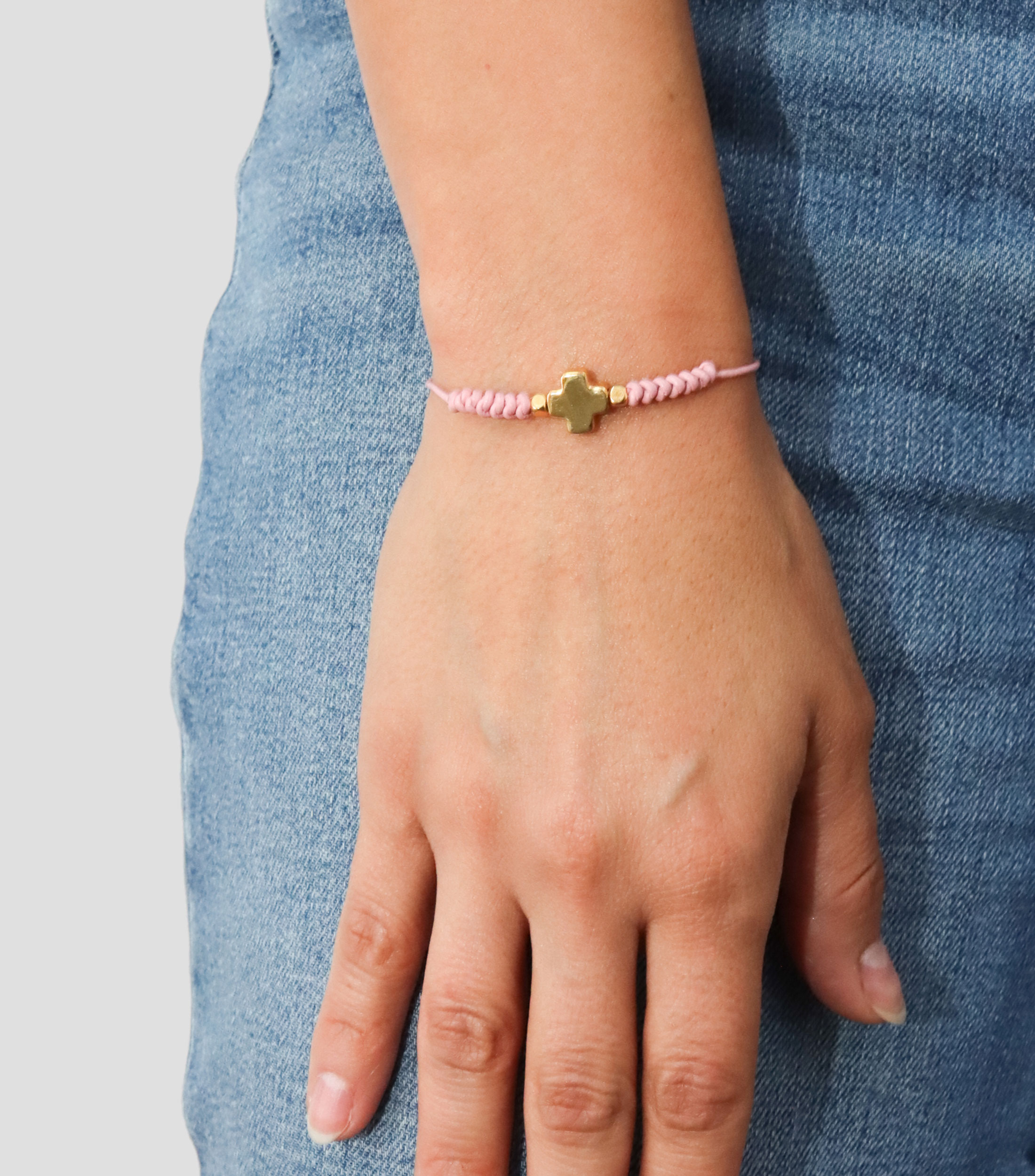 Pulsera rosa con cruz Nina