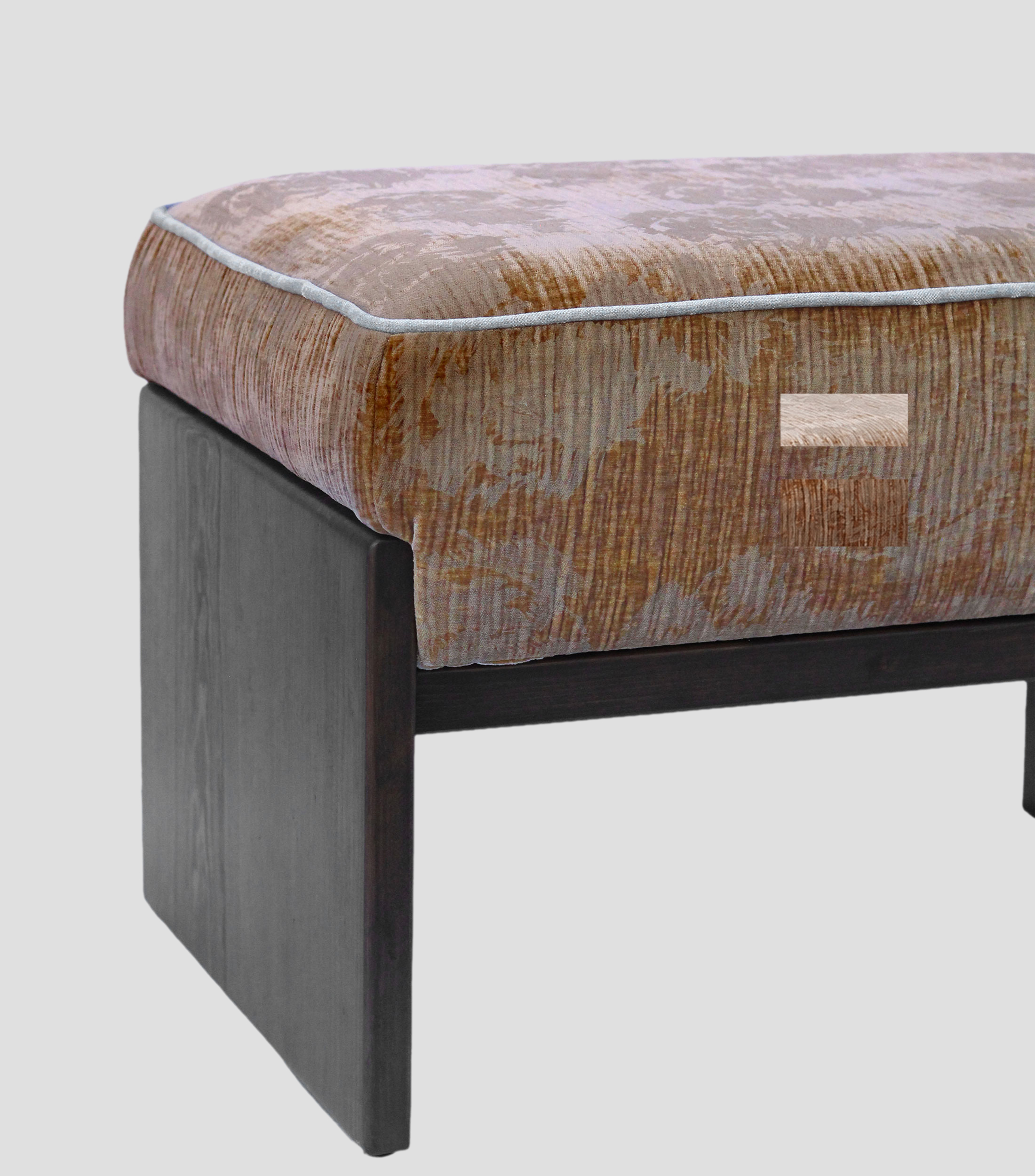 Banco otomano Berlin en madera y poliéster multicolor