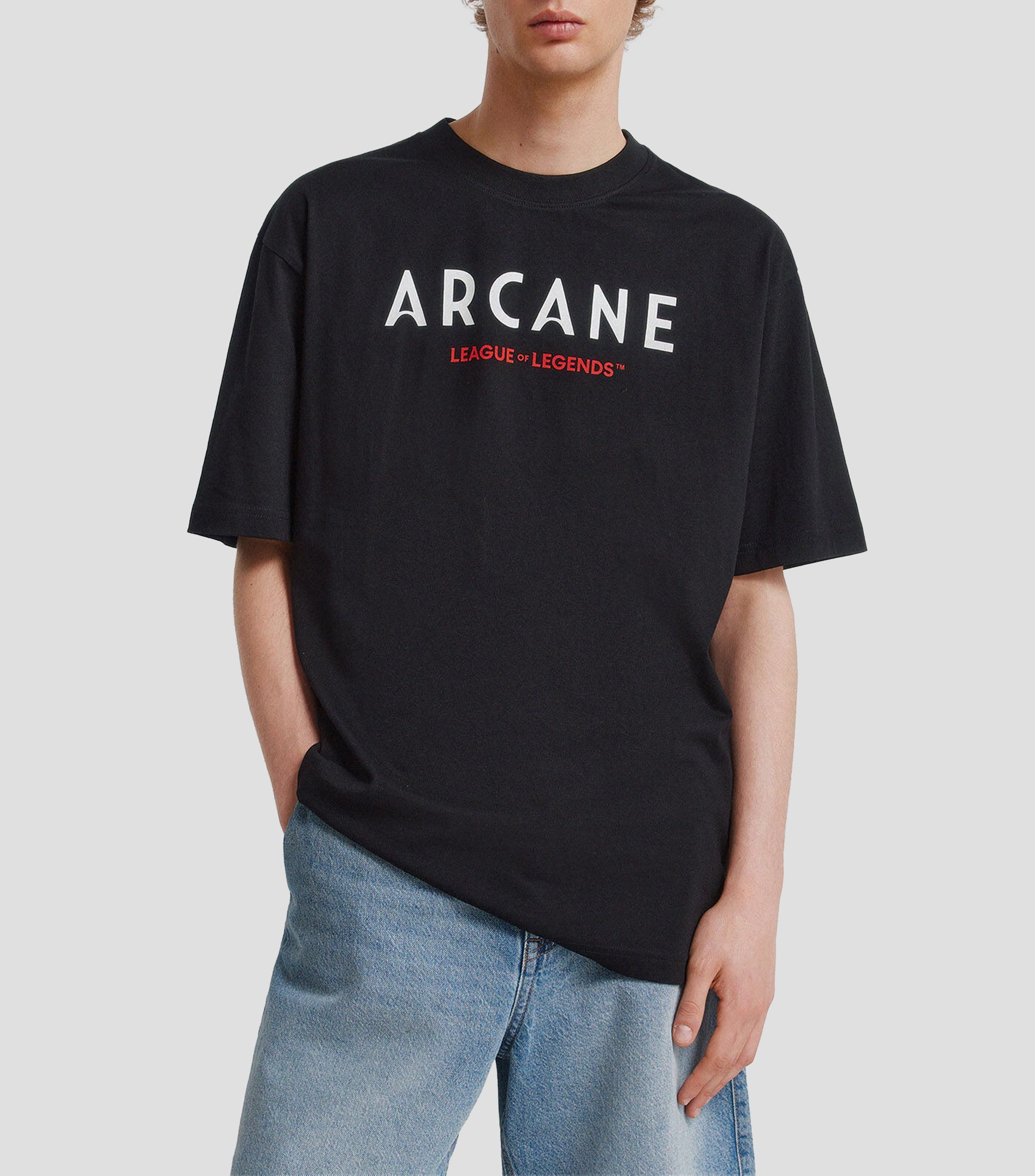Playera cuello redondo manga corta Arcane con estampado Hombre