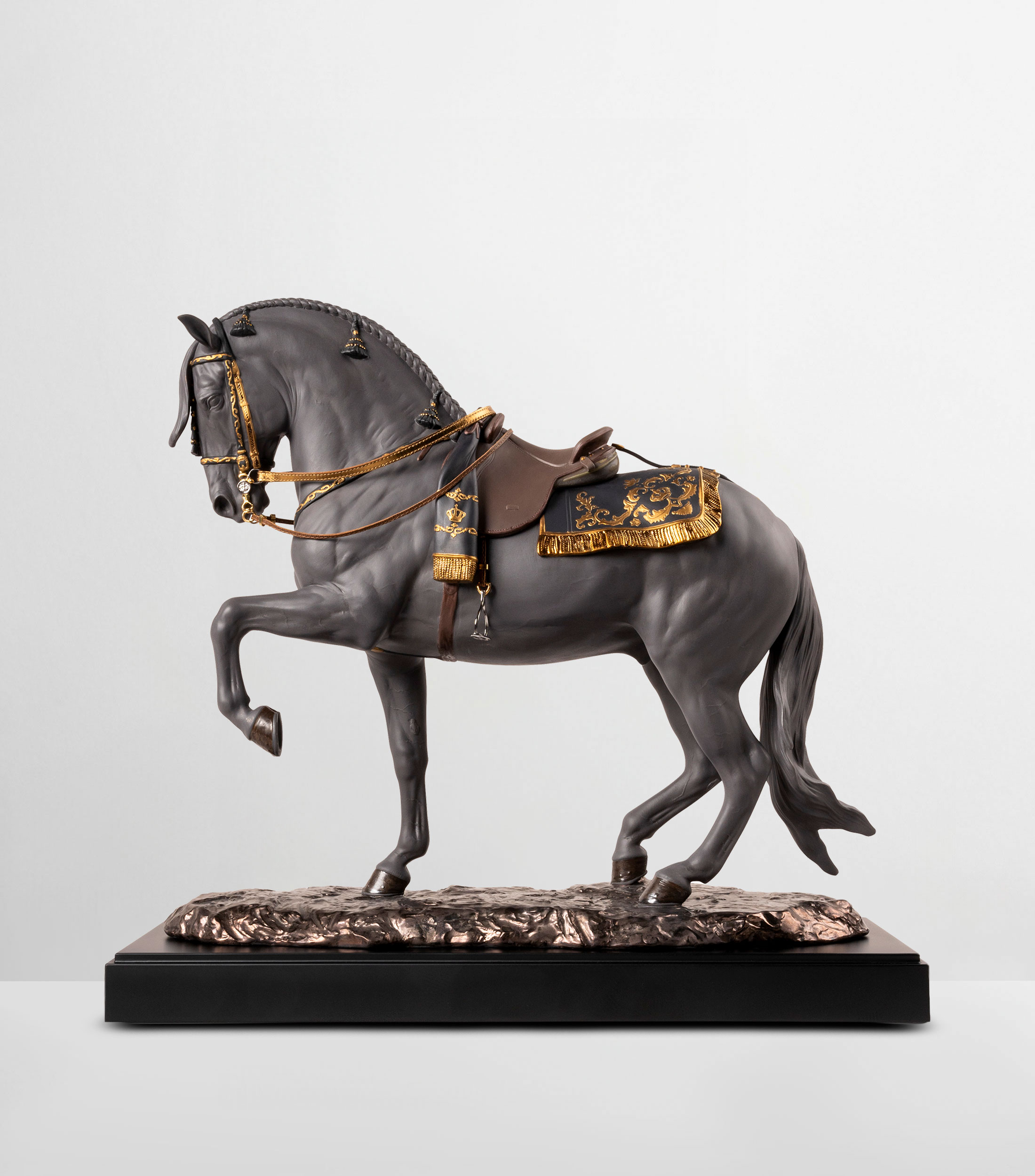 Escultura Caballo Español Negro en porcelana