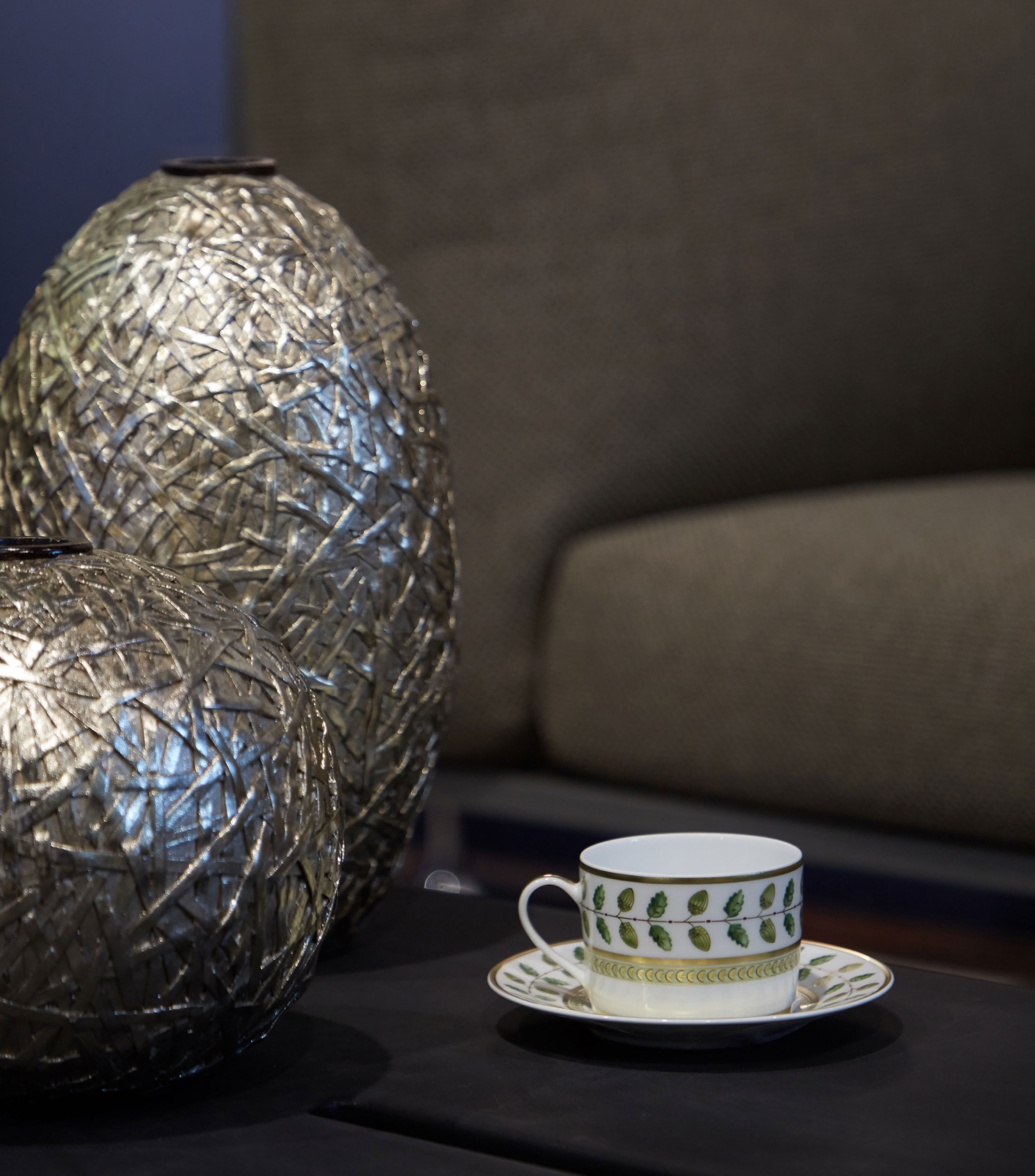 Terno Constance en porcelana blanca