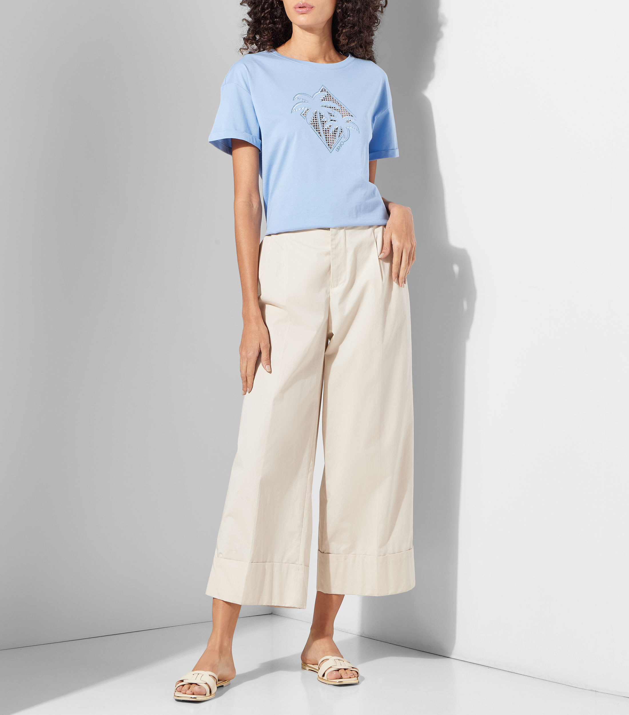 Playera cuello redondo manga corta fantasía Mujer