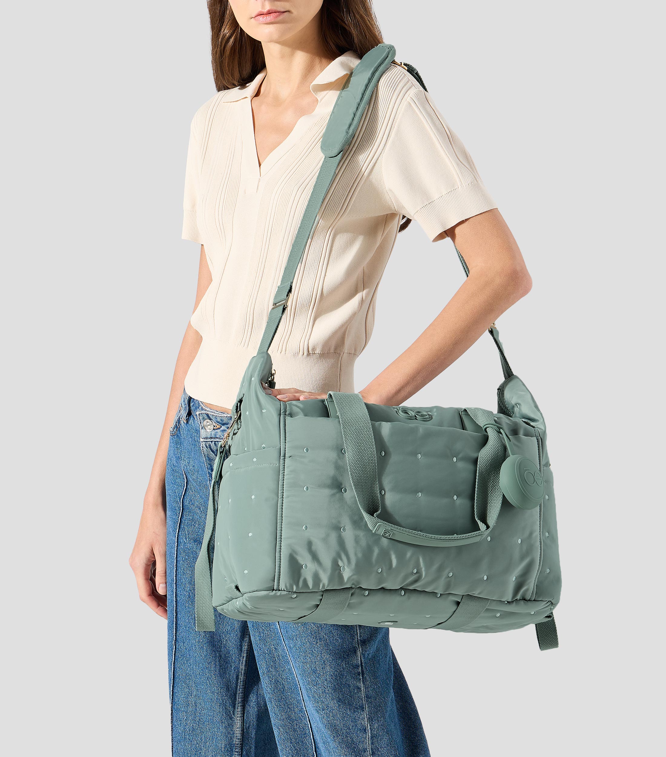 Pañalera duffle bag lisa con cambiador
