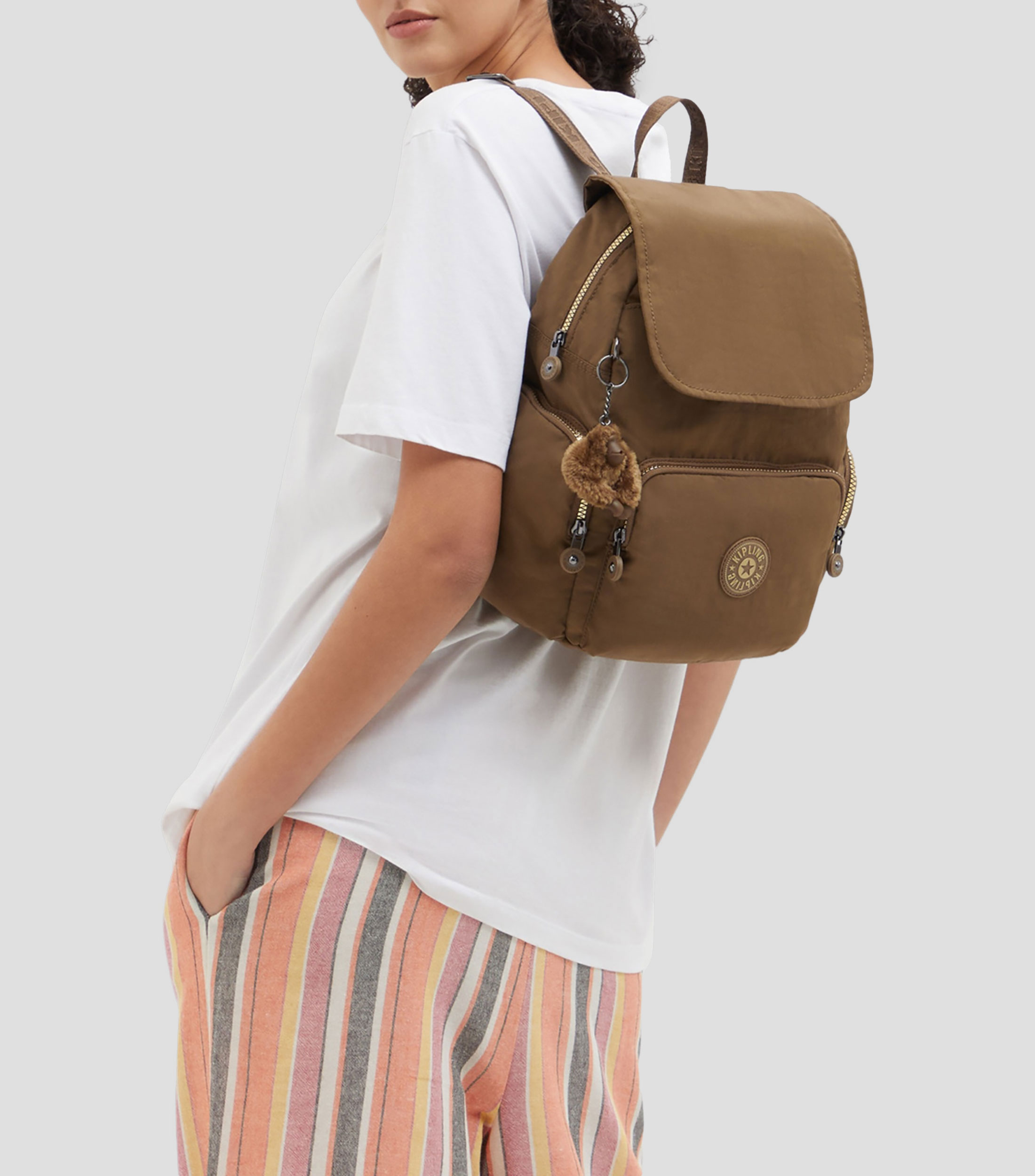 Mochila casual café lisa Mujer