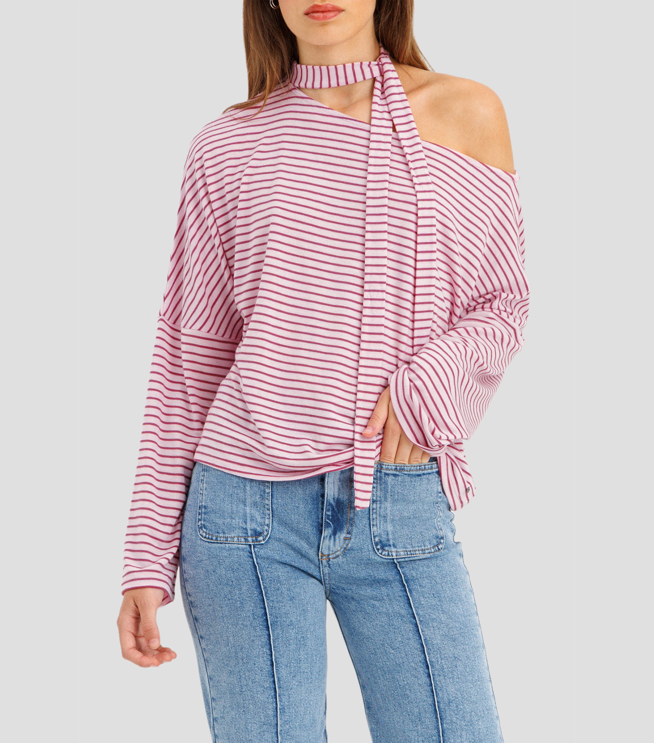 Top cuello asimétrico manga larga de rayas Mujer