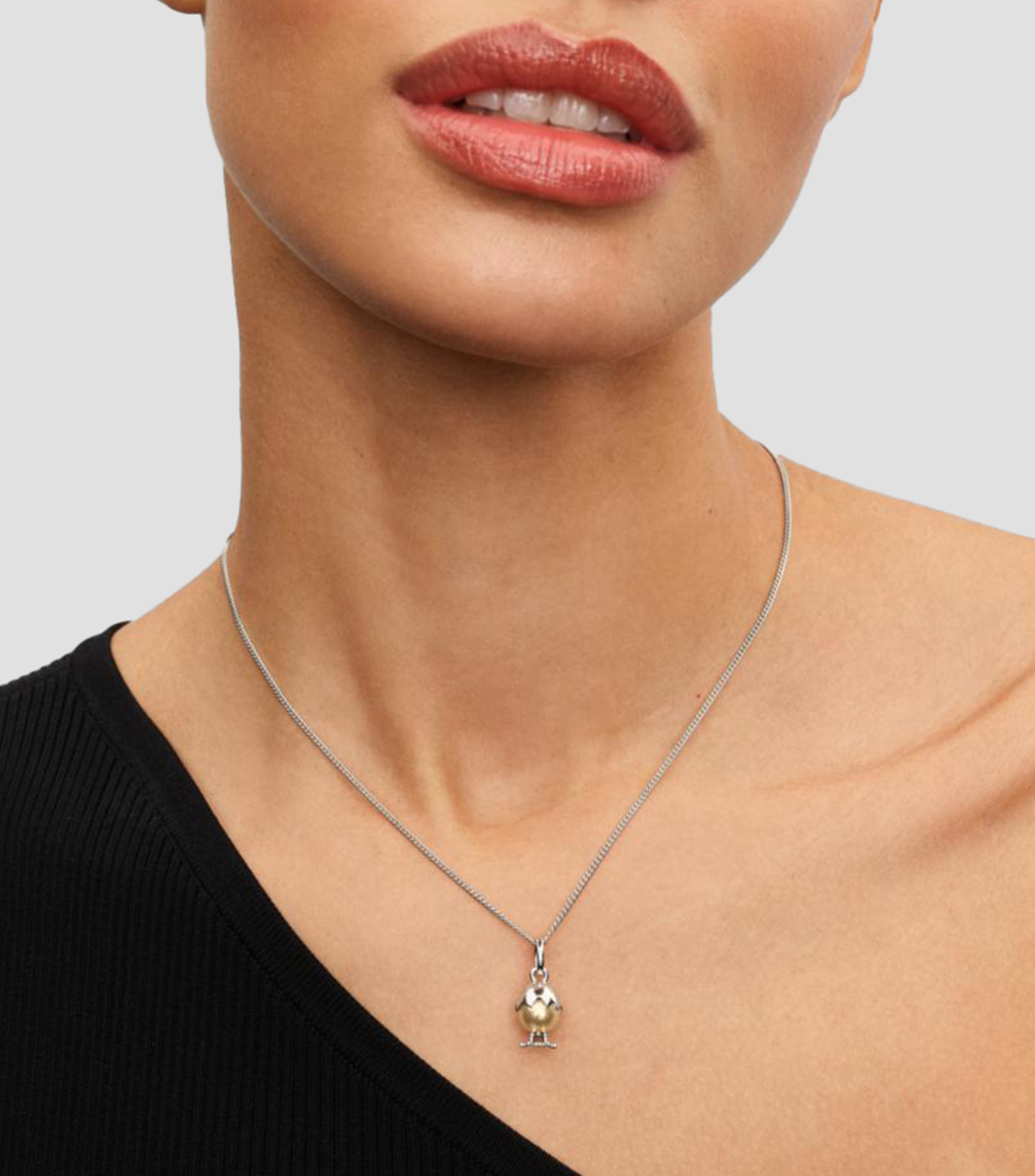 Charm en Plata Huevo Mujer