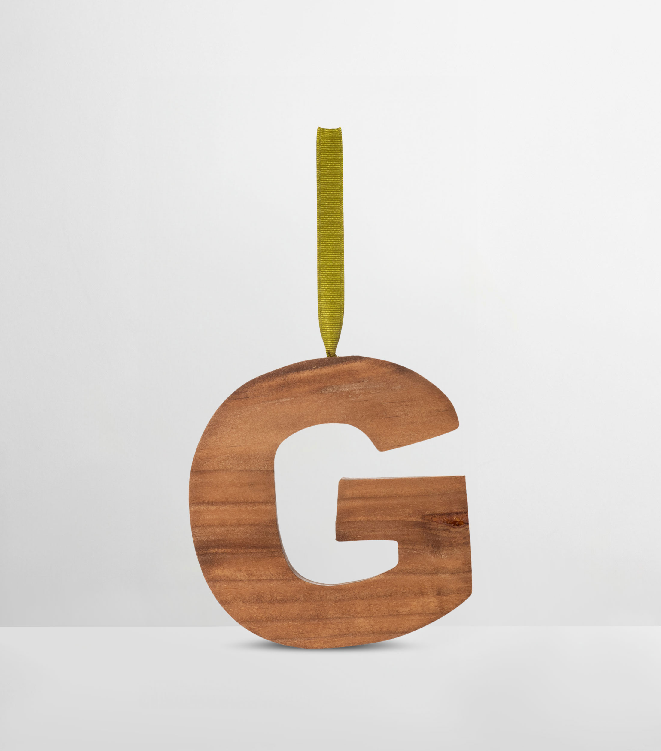 Ornamento Navideño Letra G en Madera