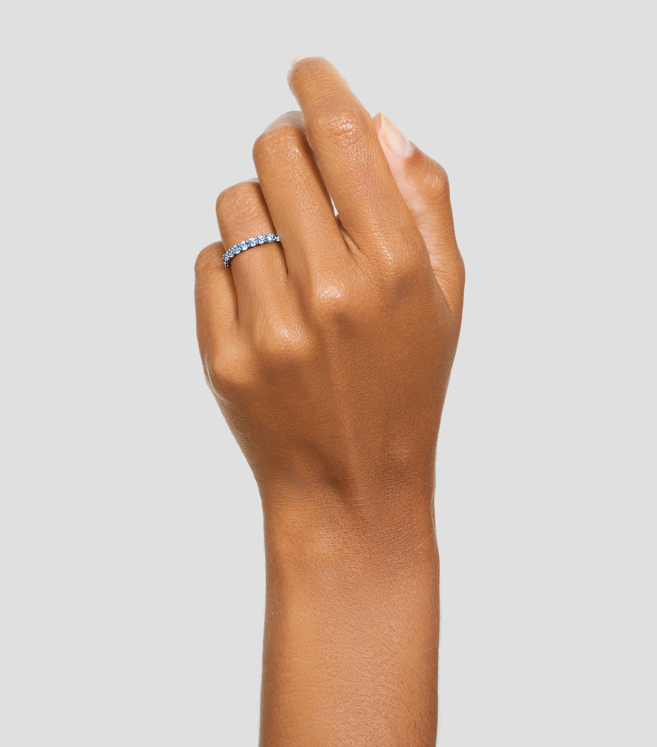 Anillo con zirconias engastadas Mujer