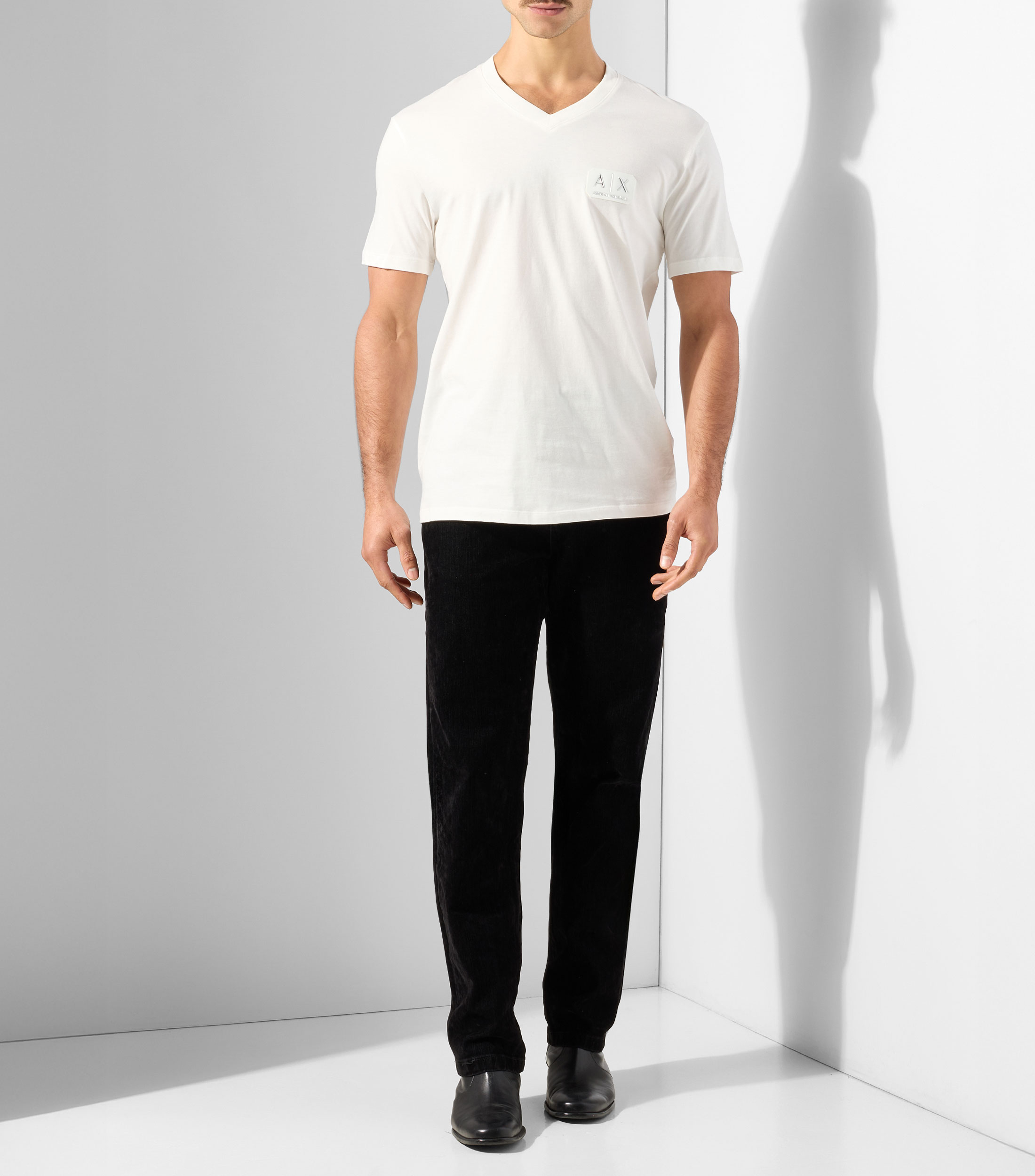 Playera cuello V manga corta lisa Hombre