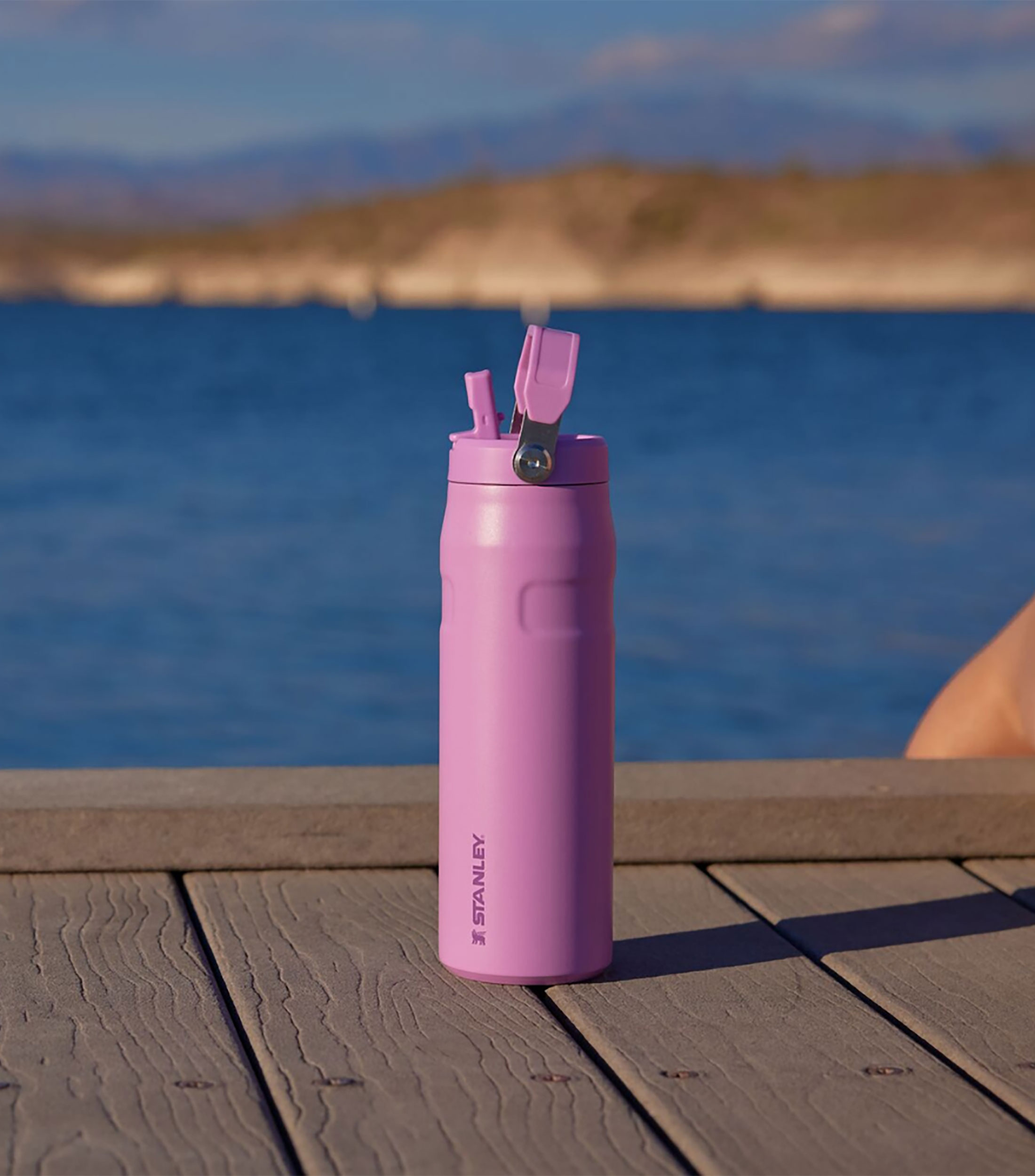 Botella Stanley Aerolight Flip Straw Lilac en acero inoxidable, 709 ml