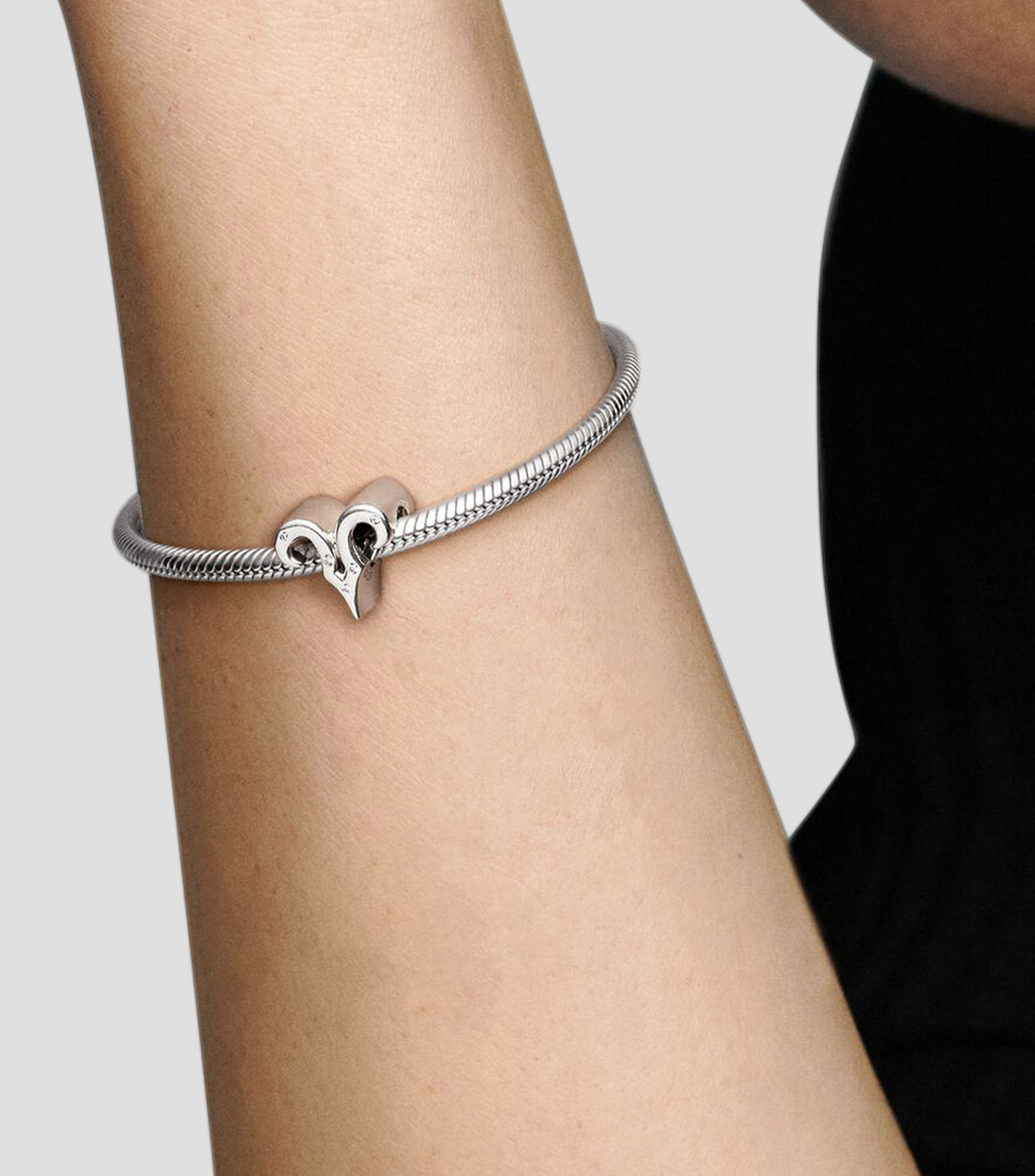 Charm Zodiaco Aries en plata .025 Pandora Moments Mujer