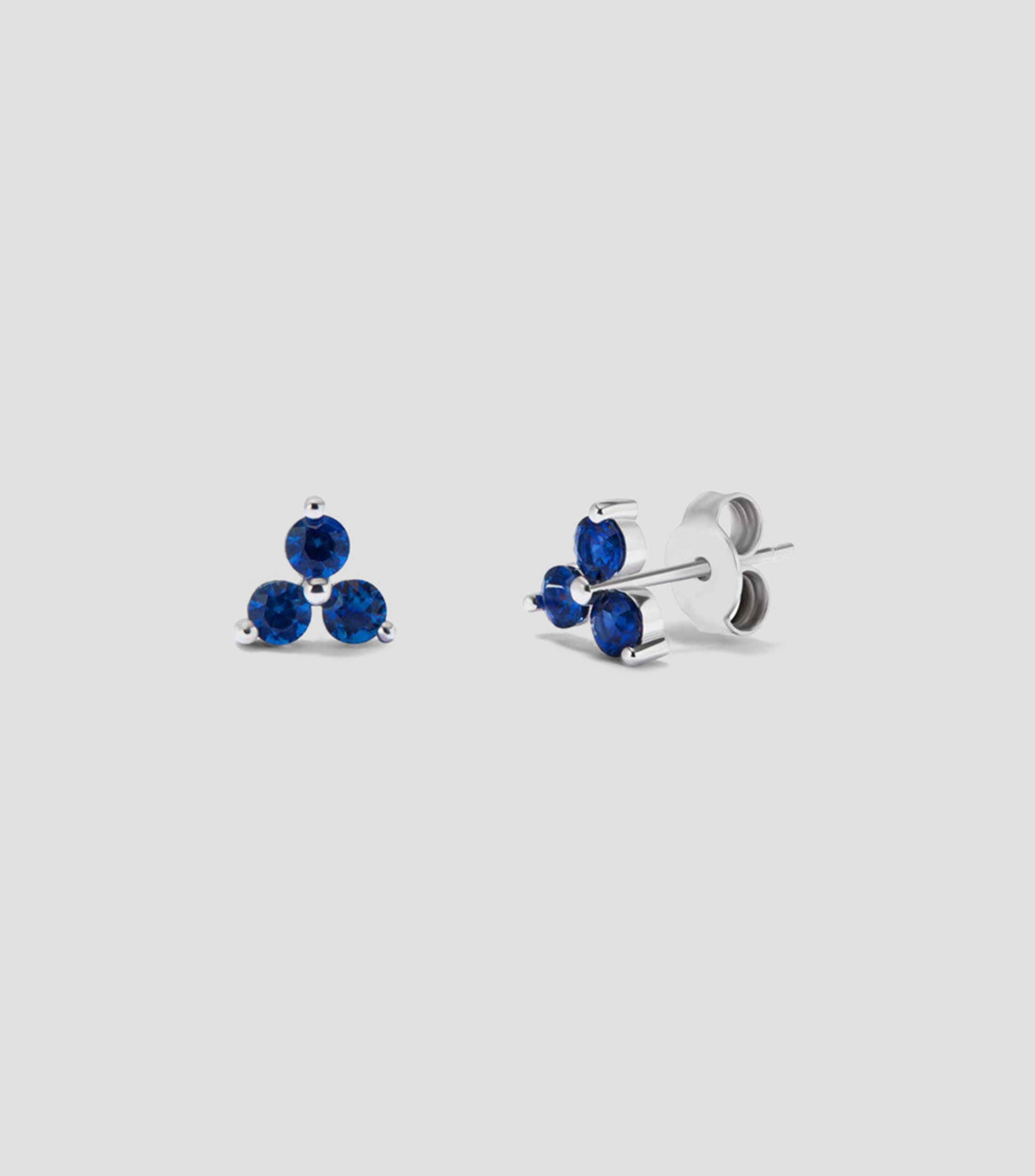 Pendientes de aro de oro amarillo de 18K con diamantes blancos en talla brillante de 0,11 cts y forma de nudo