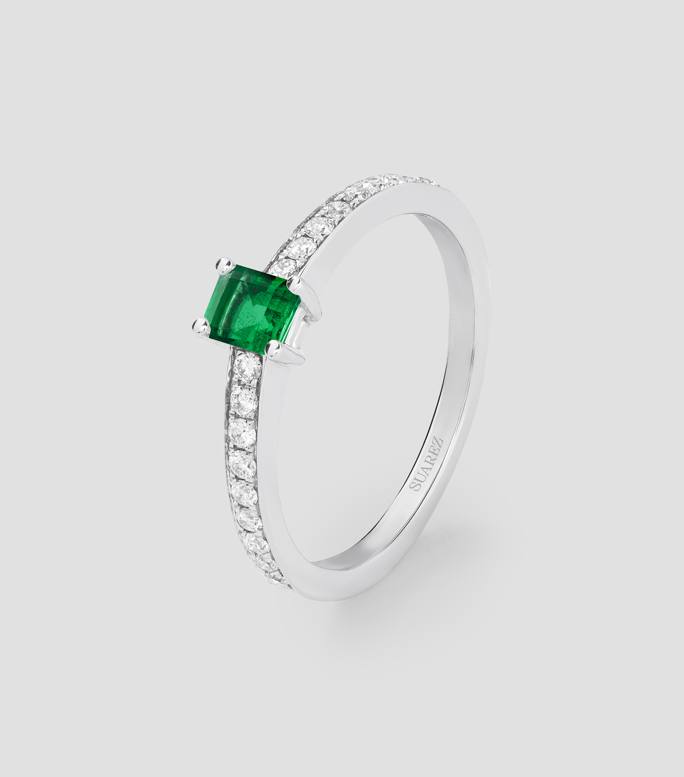 Anillo en oro blanco de 18 kilates con esmeralda Mujer