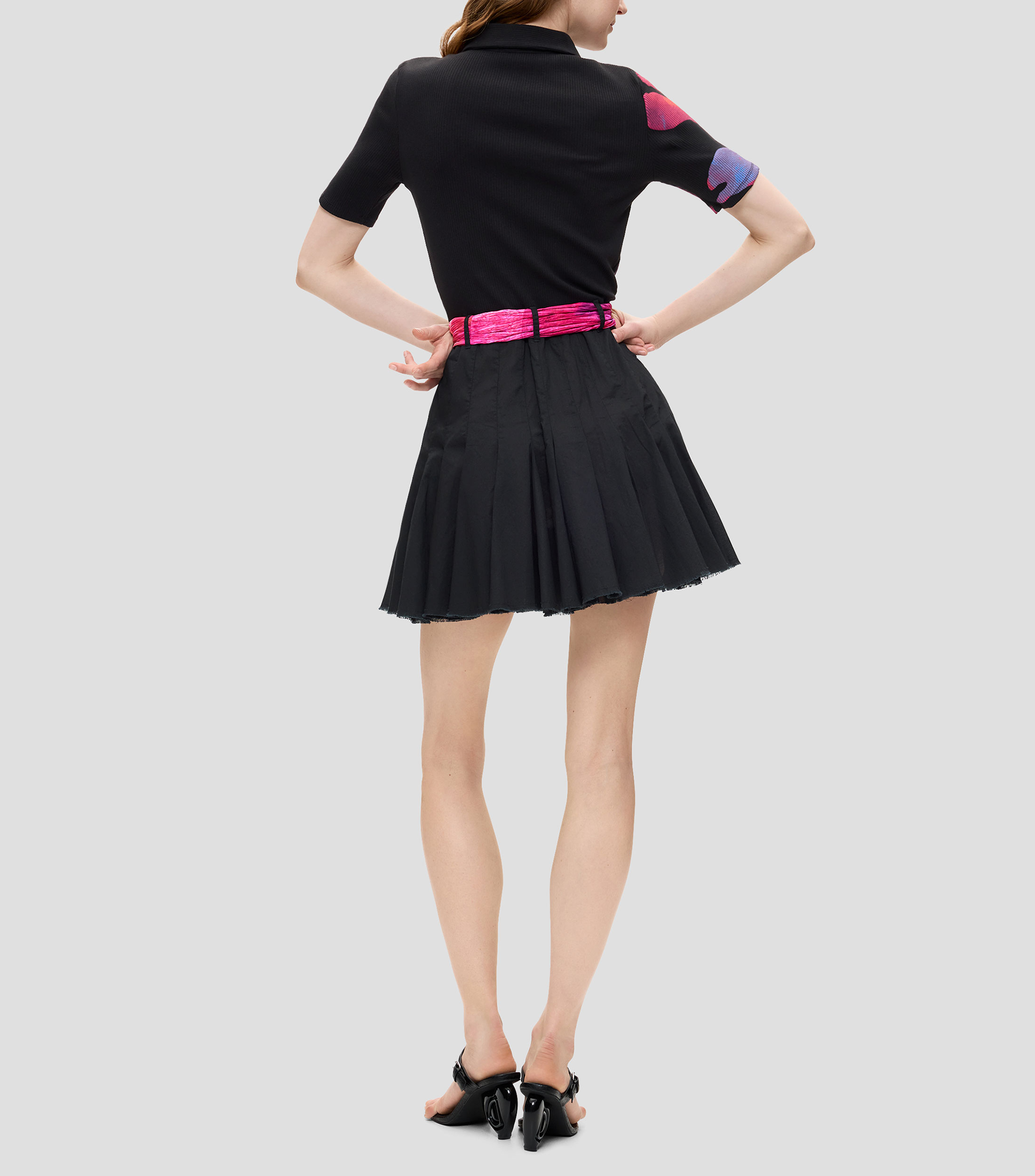 Vestido corto liso con detalle estampado Mujer