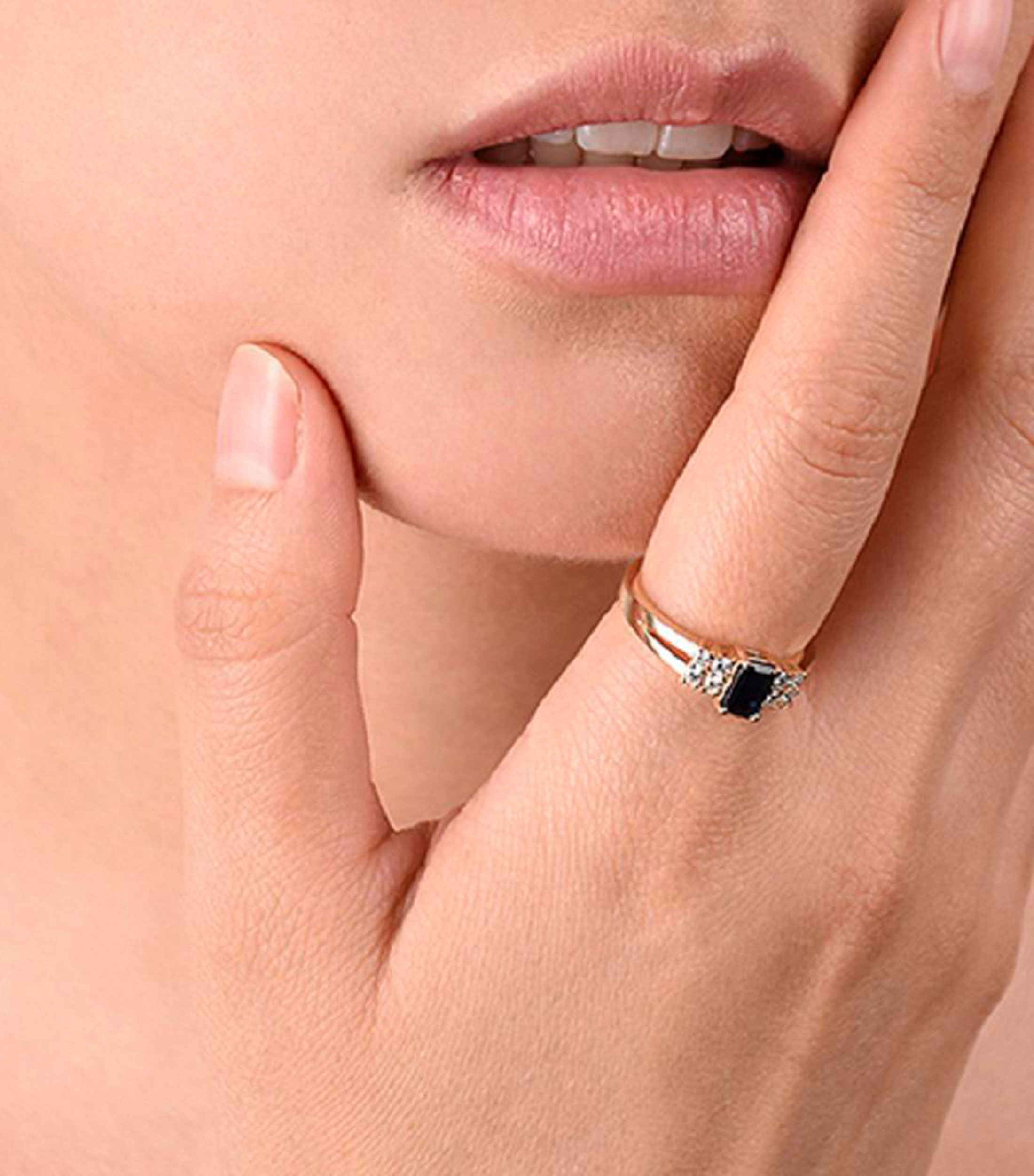 Anillo en Oro amarillo de 14 Kilates con Zafiro y Diamante Mujer