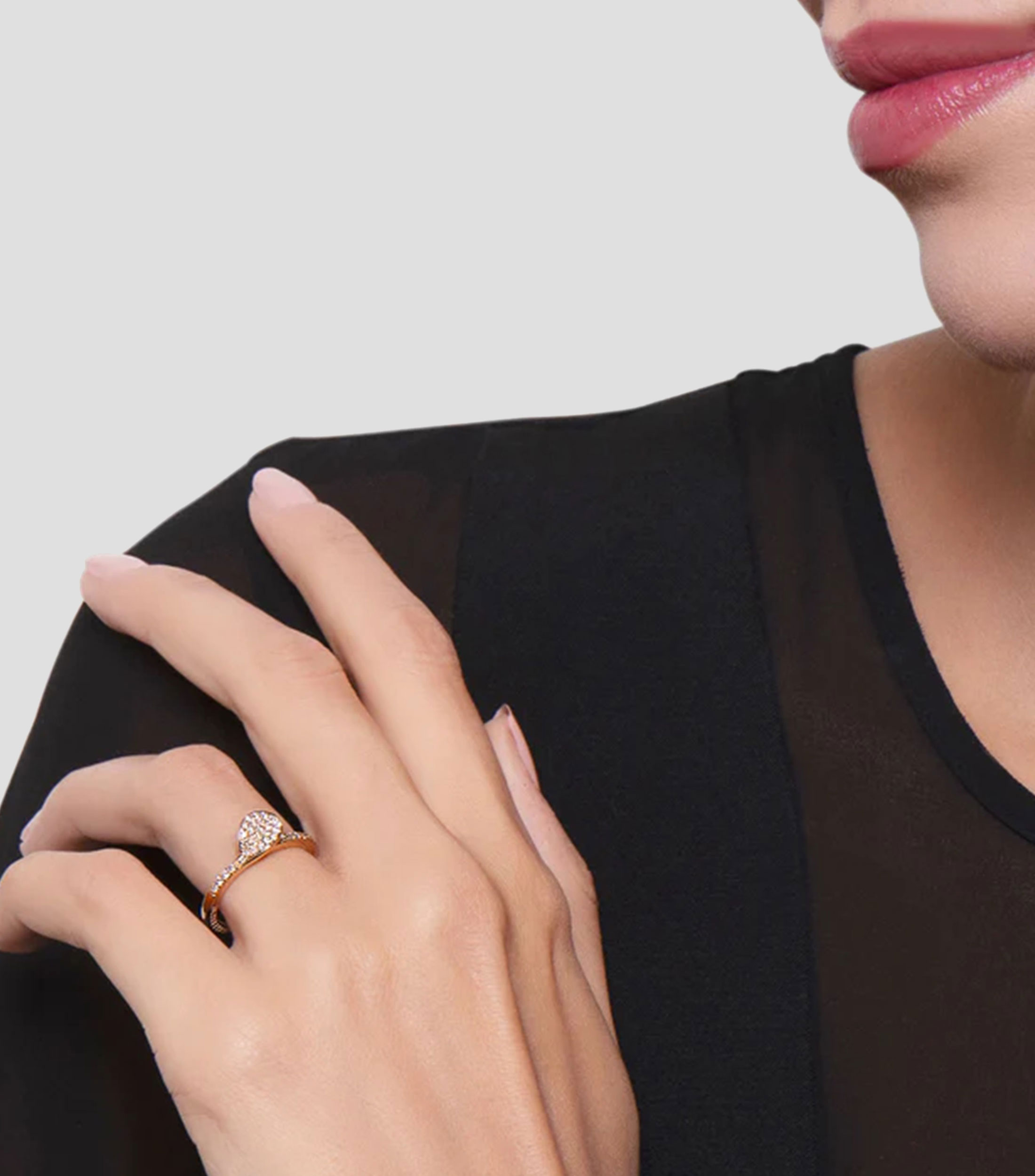 Anillo con Incrustaciones Mujer