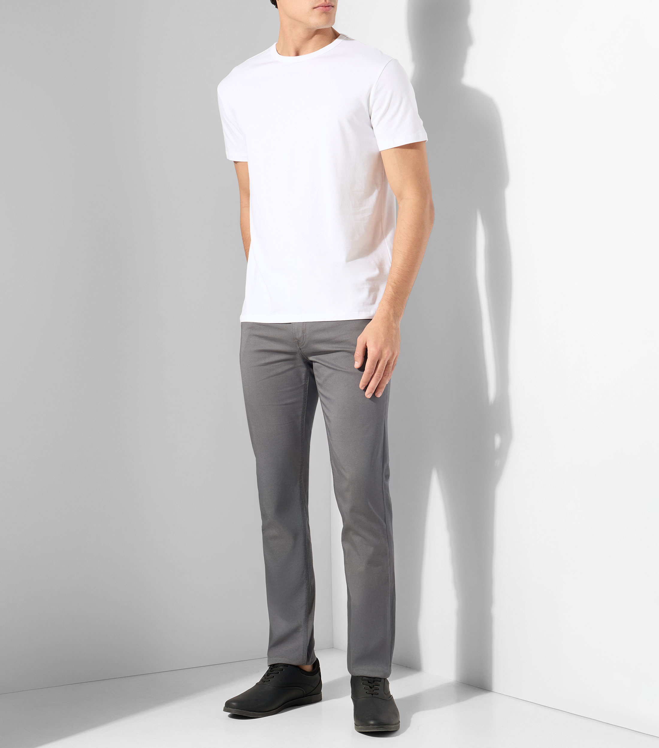 Pantalón casual tipo chino Hombre