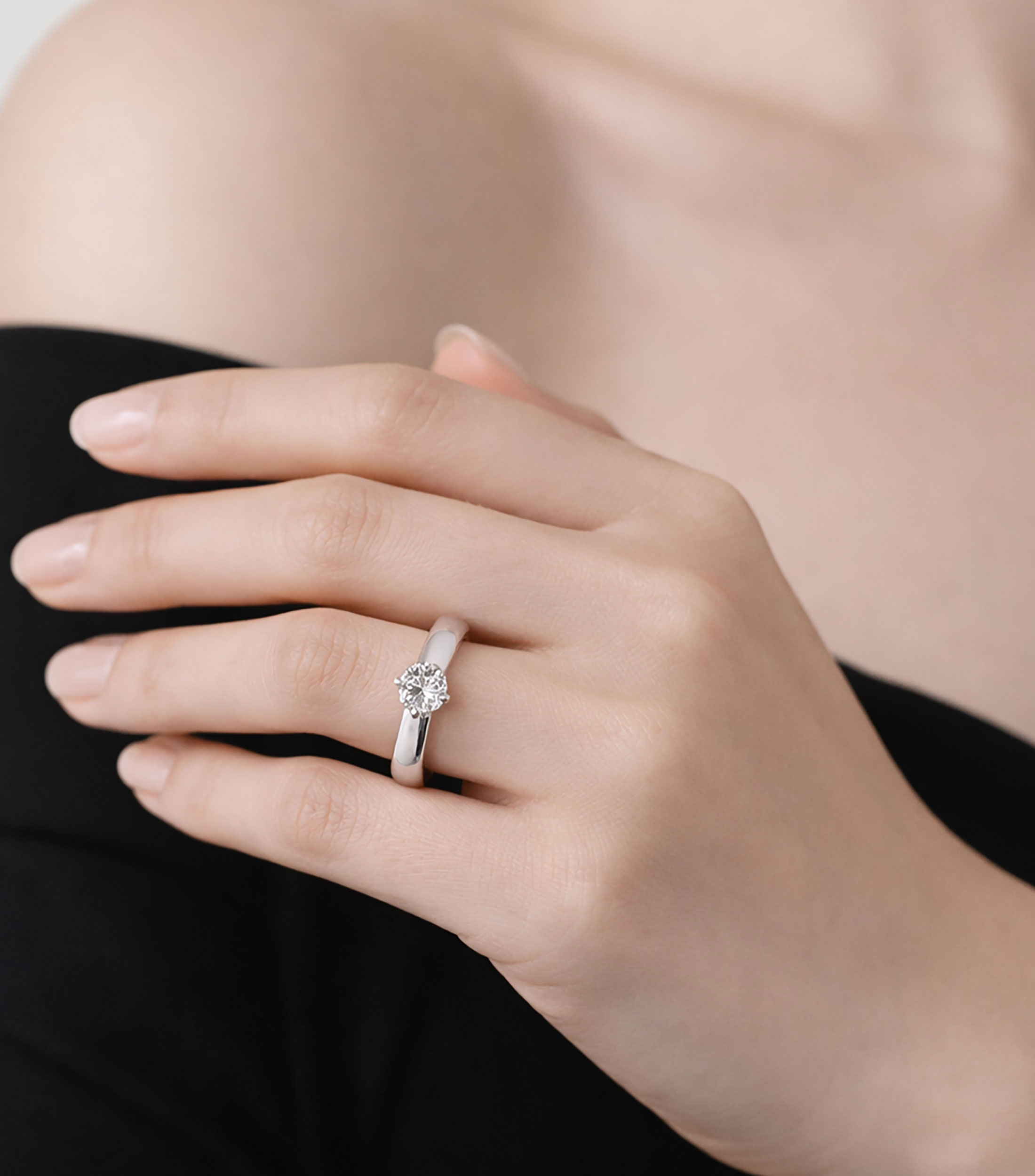Anillo de Compromiso en Oro Blanco 18 Kilates con Diamante Mujer