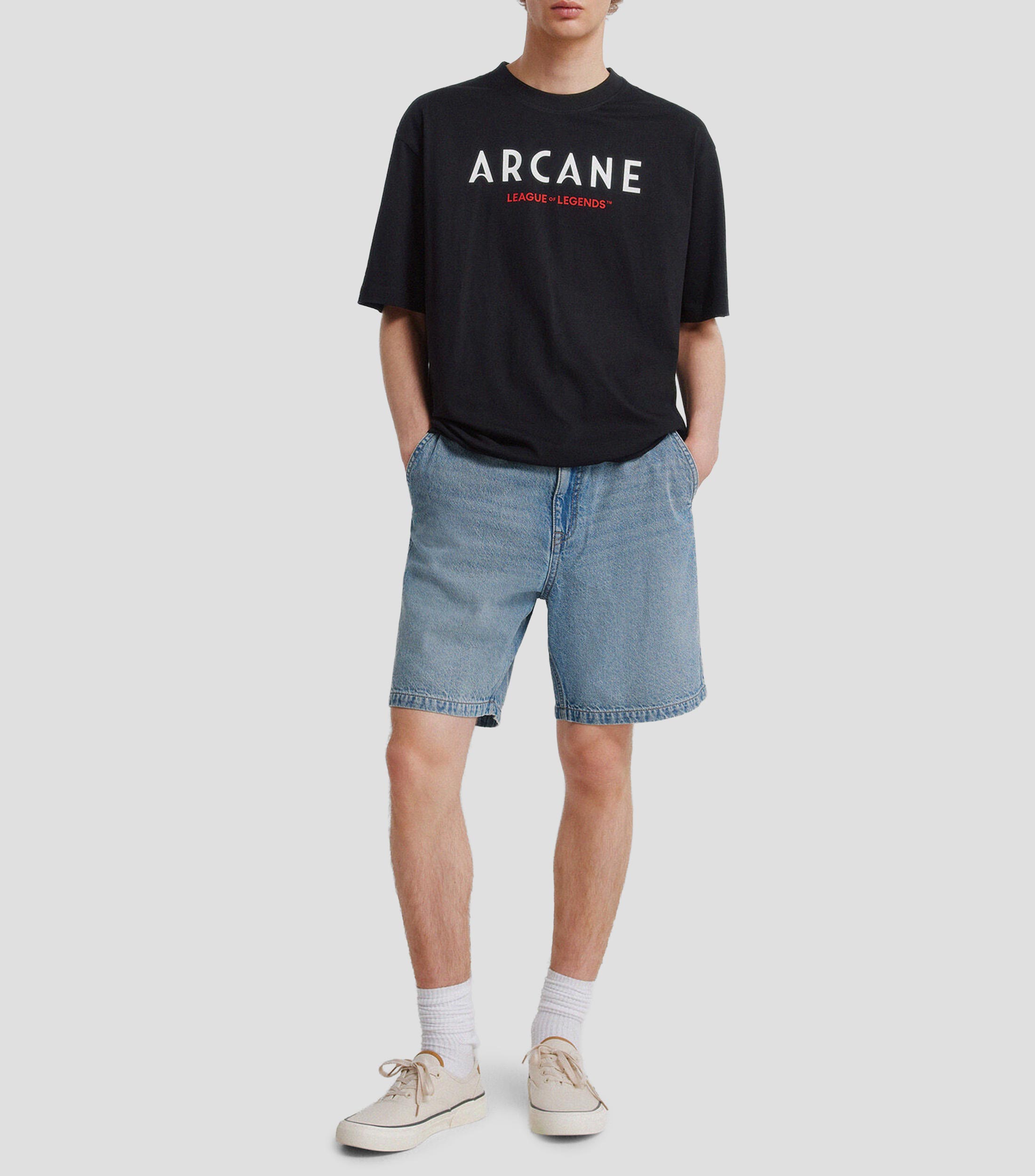 Playera cuello redondo manga corta Arcane con estampado Hombre