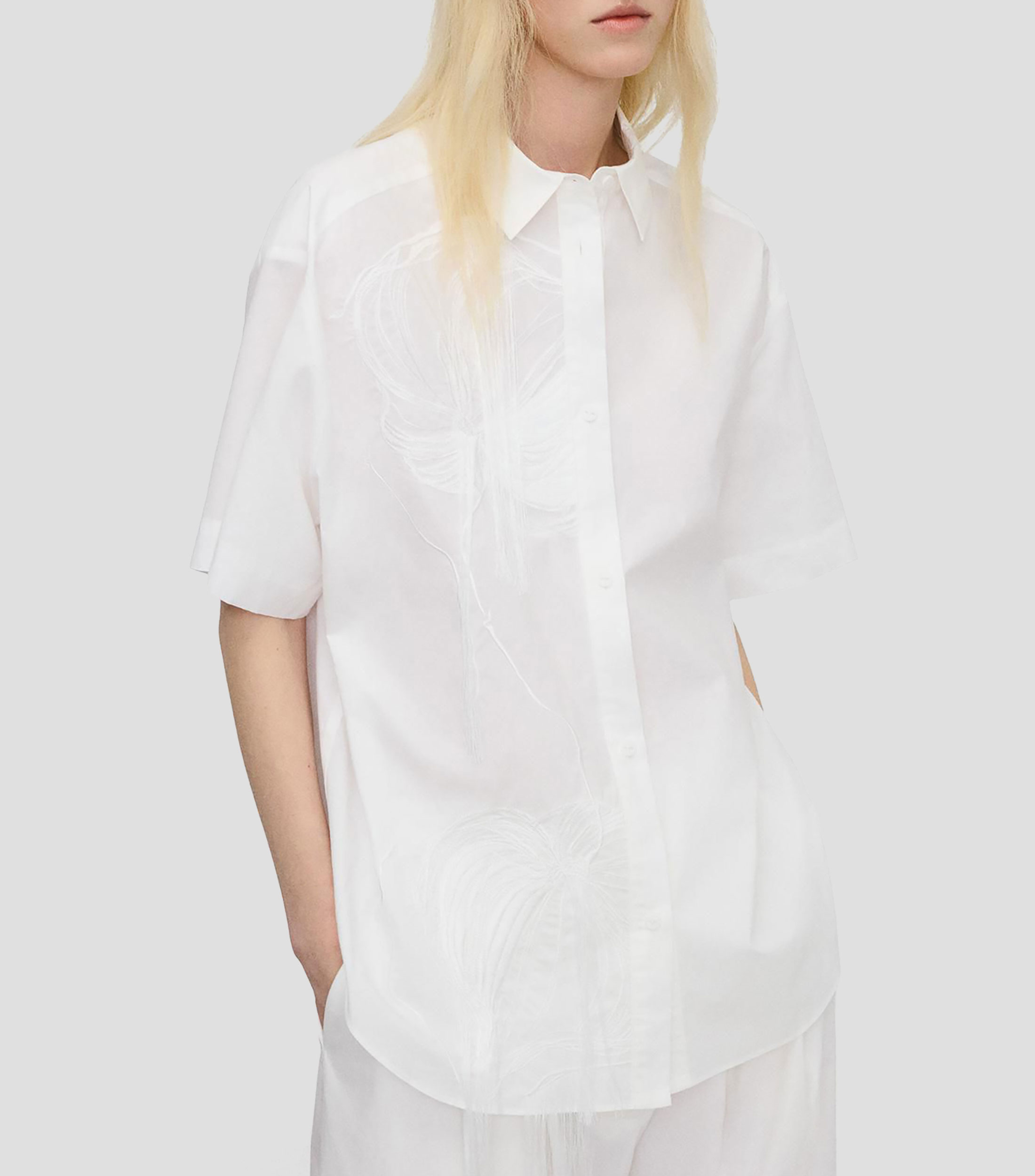 Camisa con bordado y manga corta Mujer