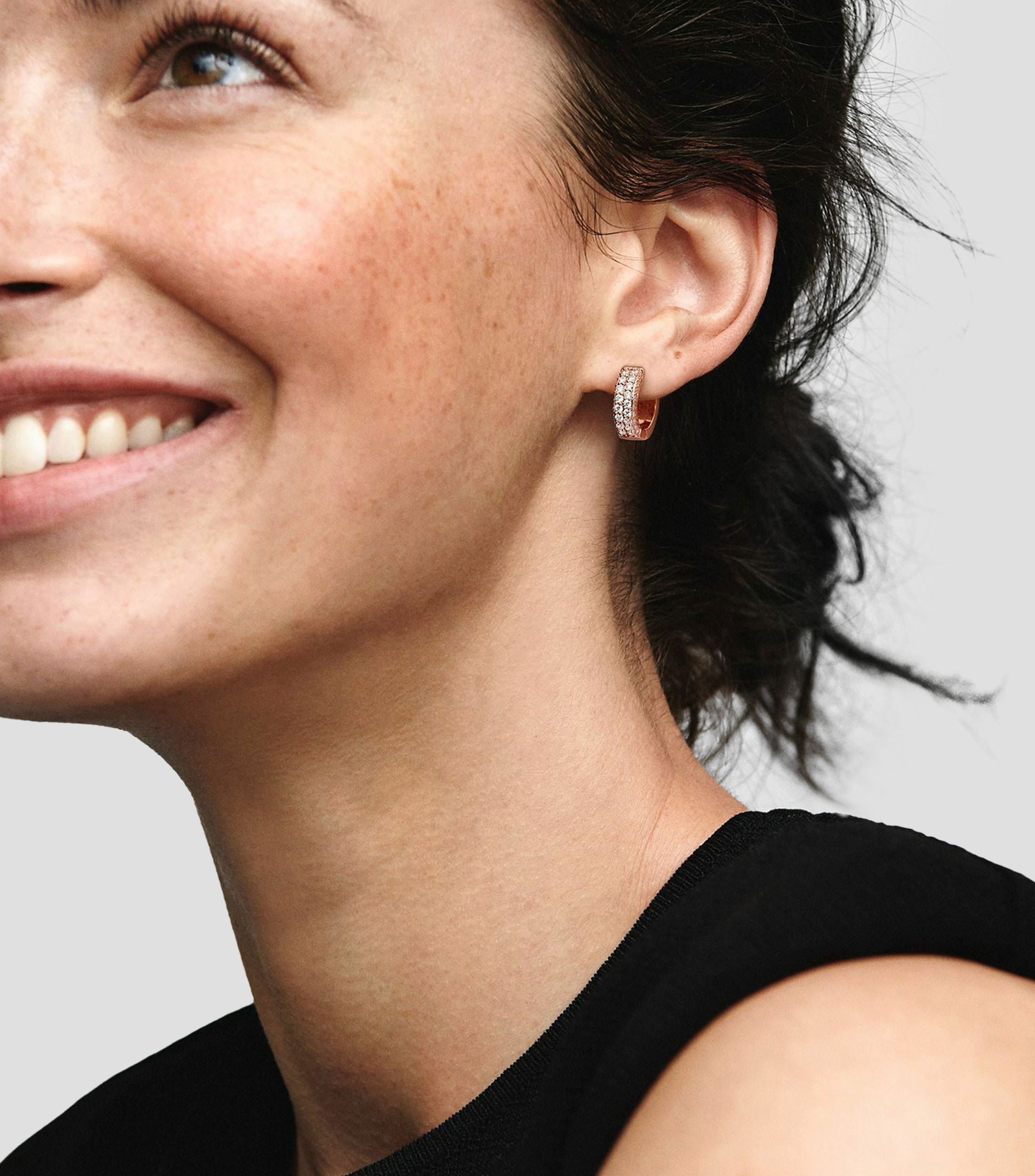 Aretes redondos con incrustaciones Mujer