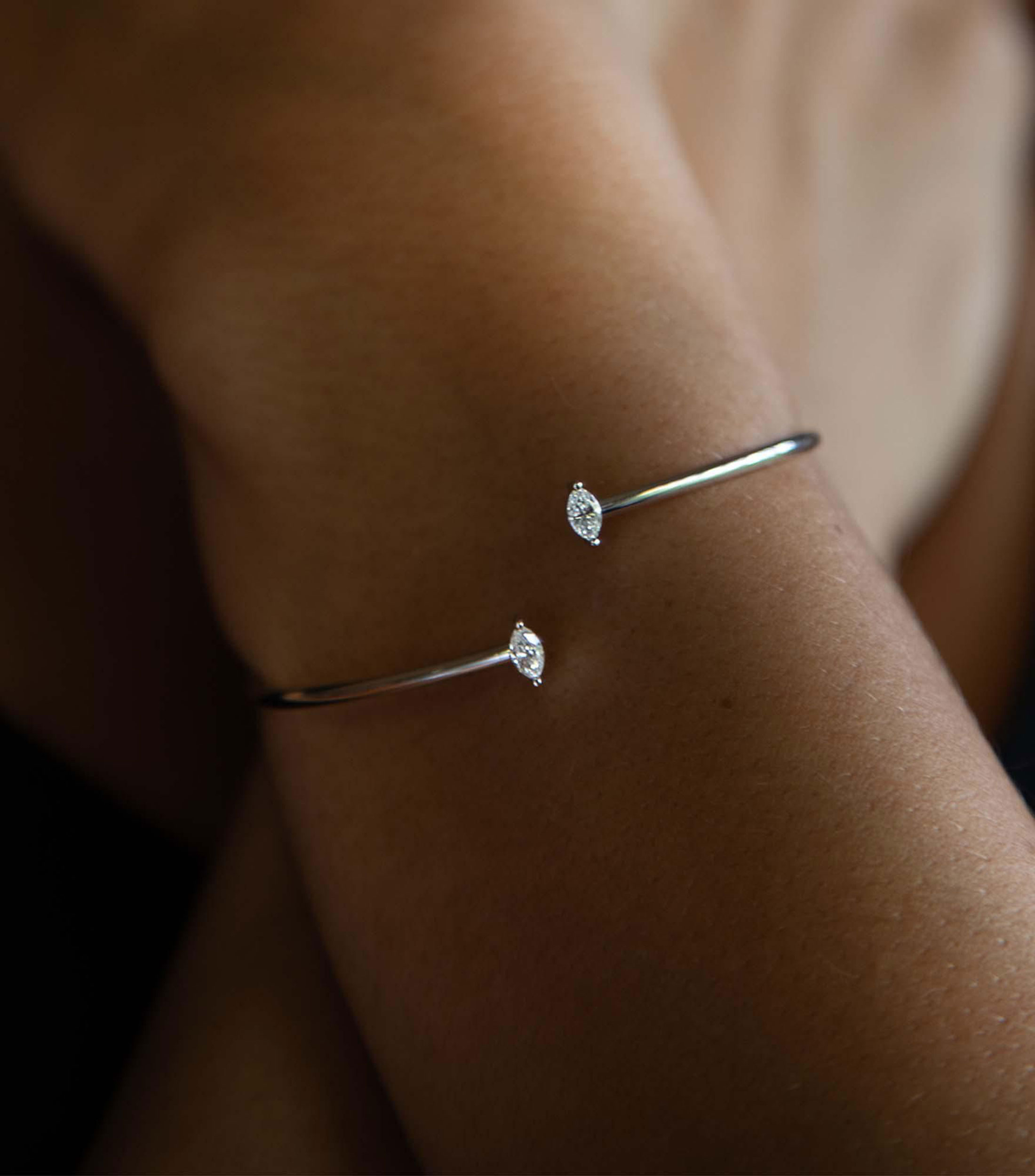 Pulsera en oro blanco de 18 kilates con diamantes Mujer