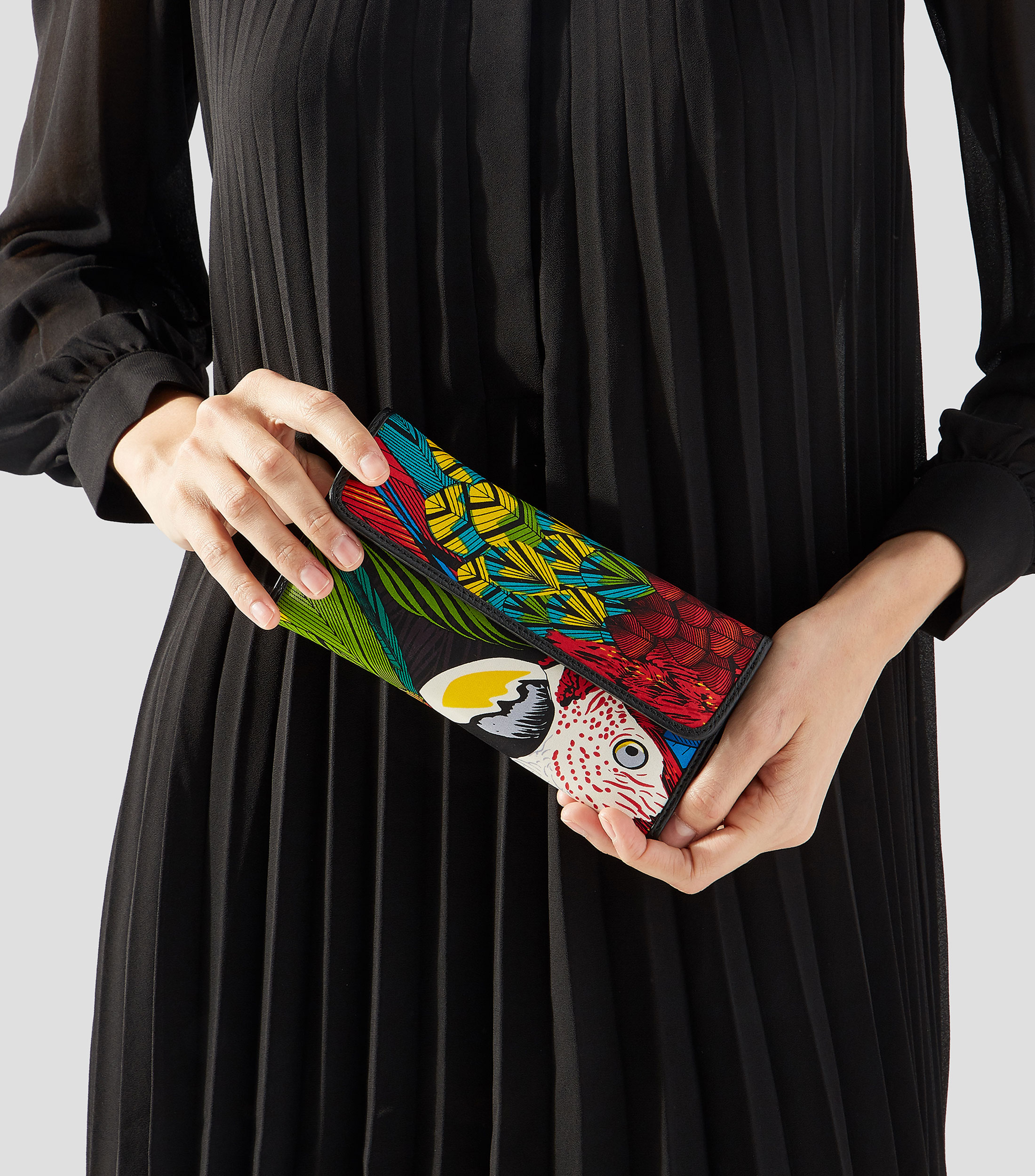 Cartera Guacamaya Mujer