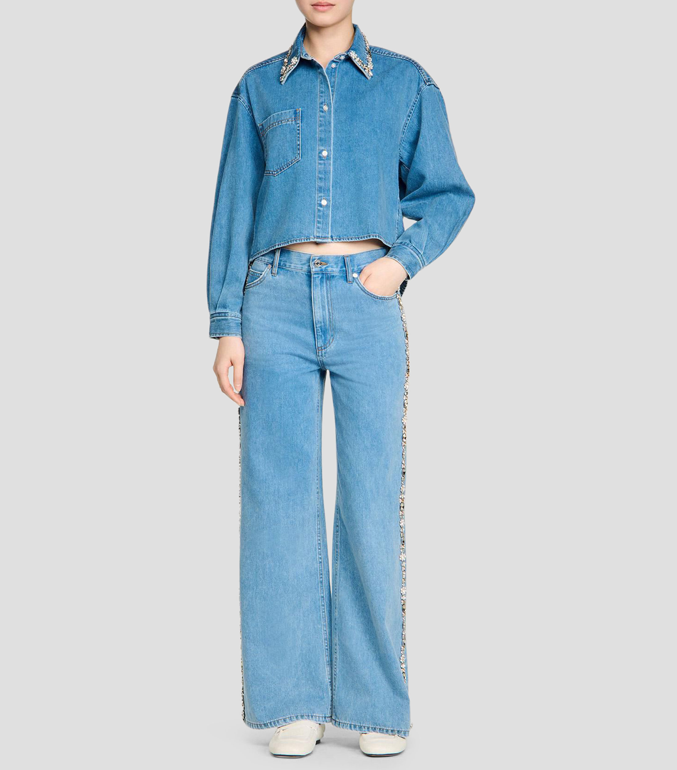 Camisa con pedrería en mezclilla de manga larga Mujer