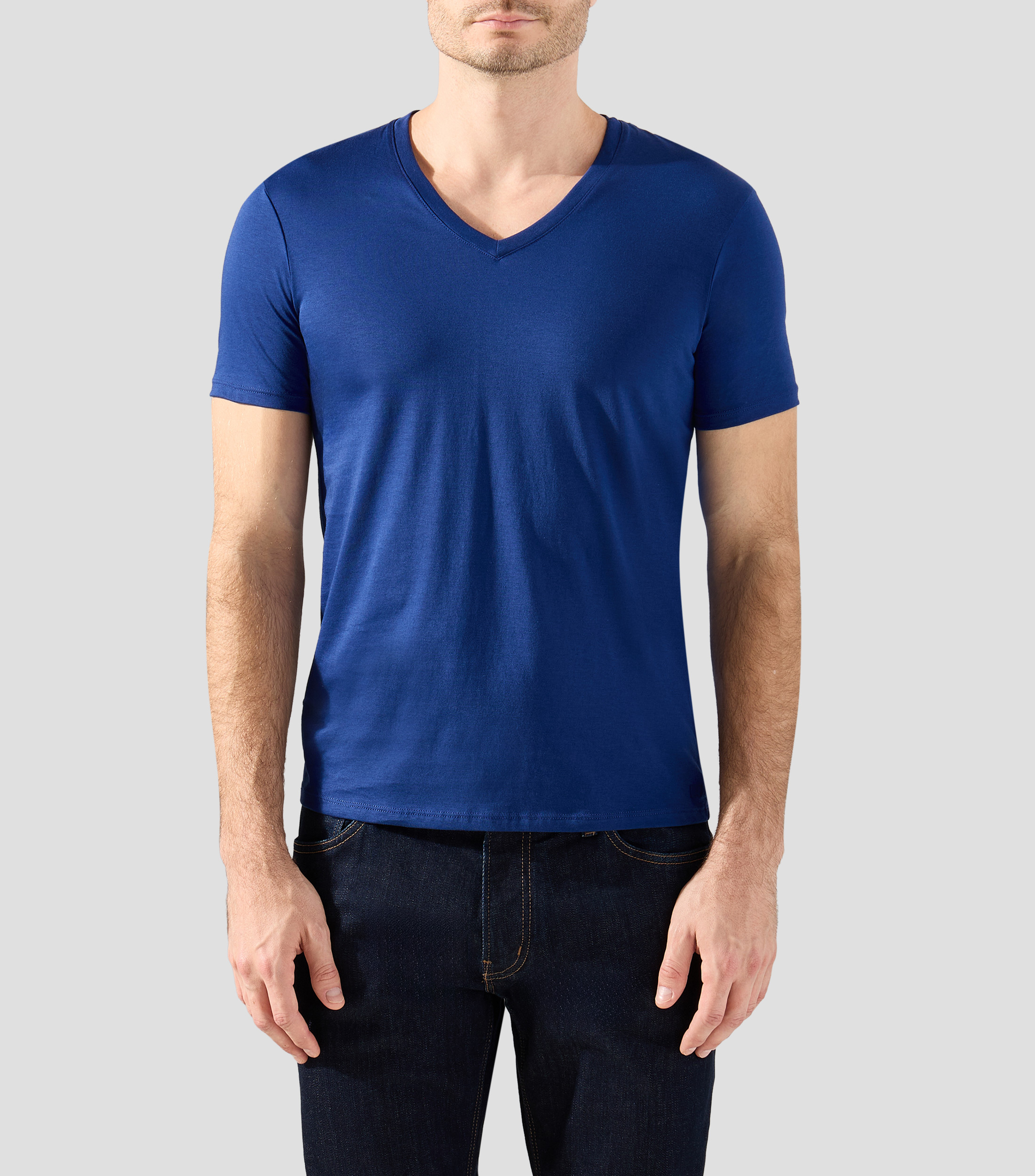 Playera cuello V manga corta lisa Hombre