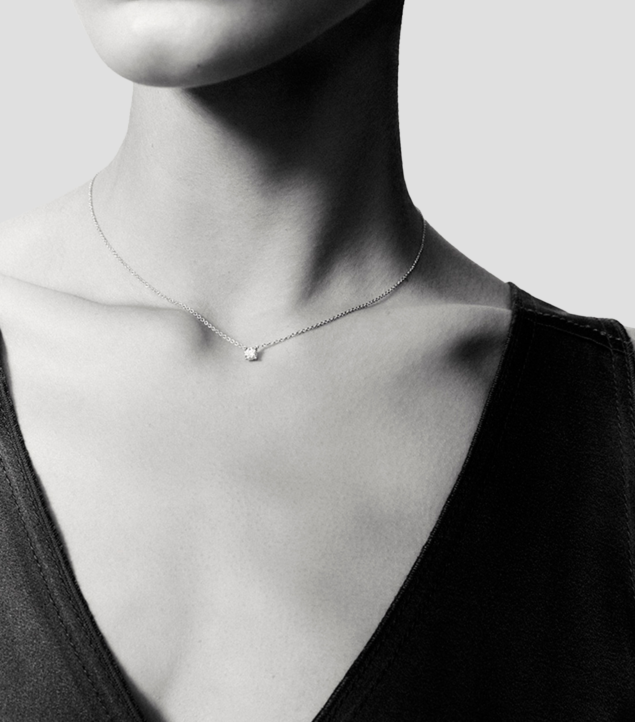 Dije con cadena en oro rosa de 18 kilates con diamante Idalia Mujer