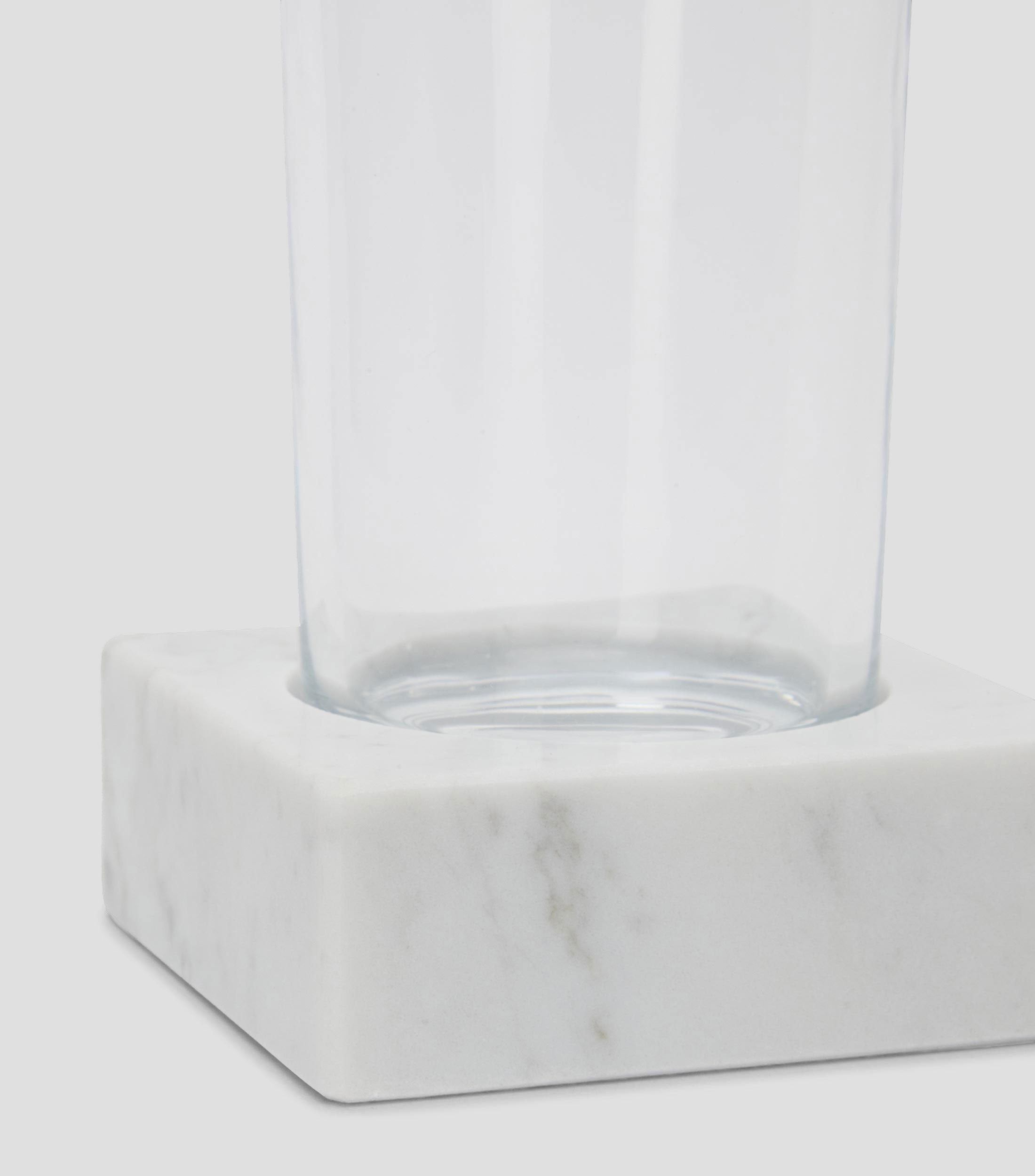 Vaso con base en Marmol