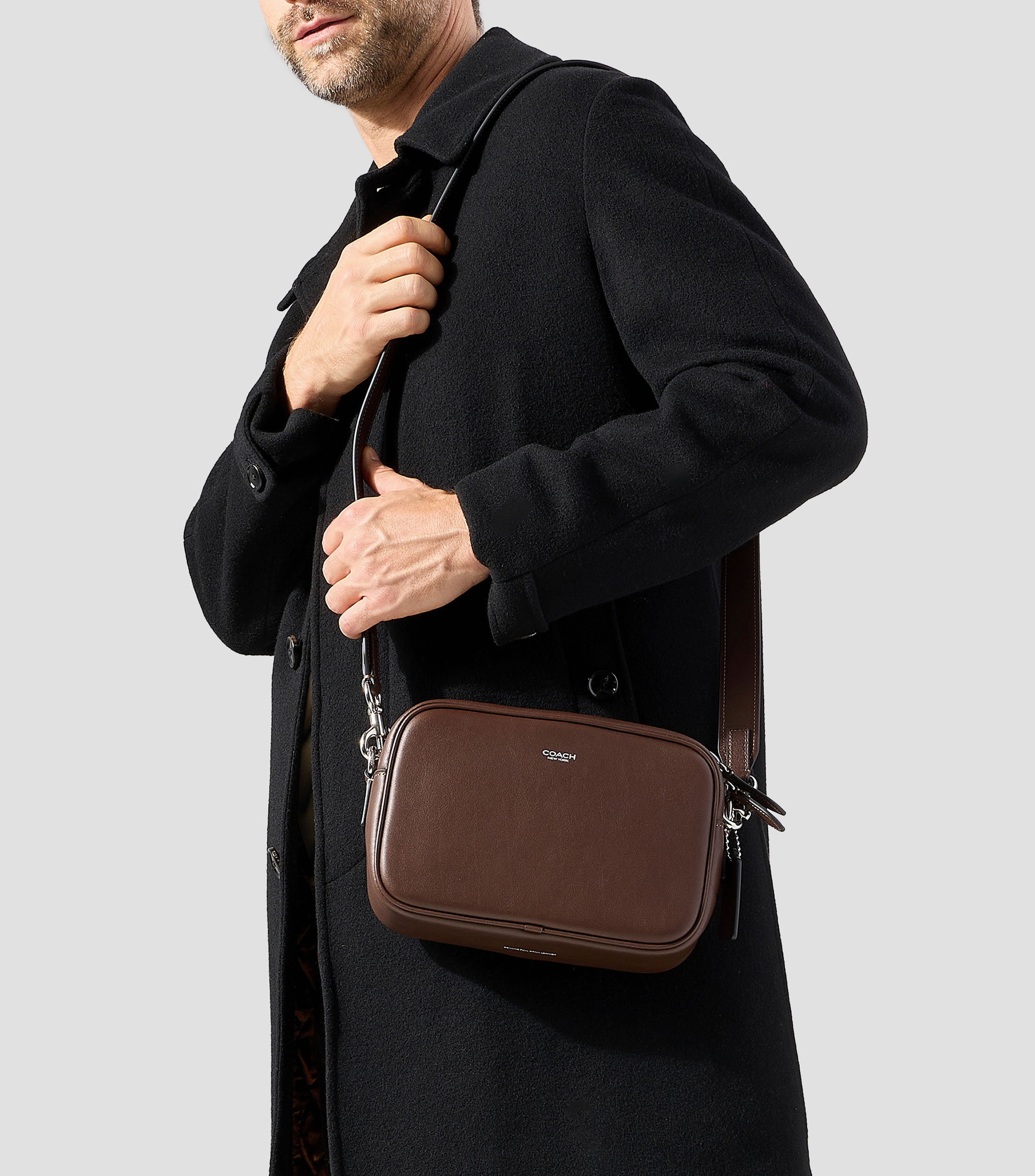 Bolso crossbody café Radio en piel liso Hombre