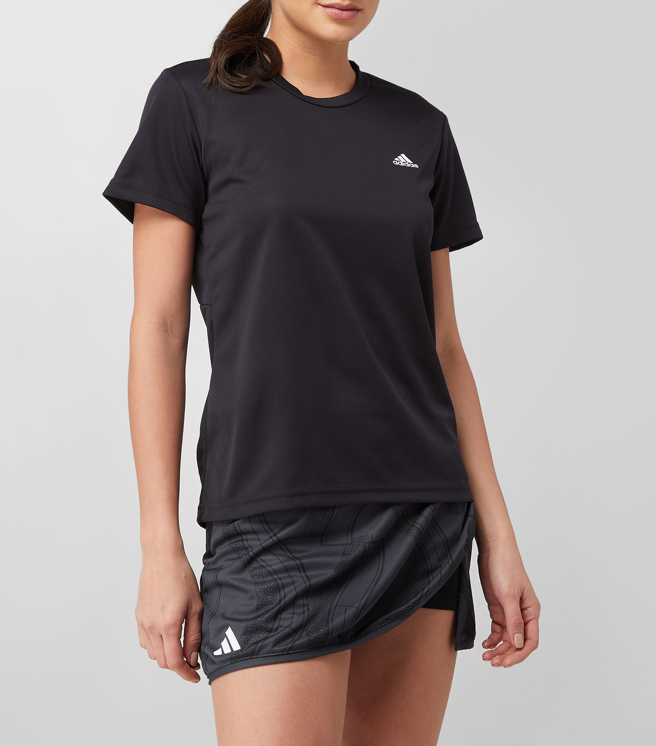 Playera deportiva de cuello redondo y manga corta Mujer