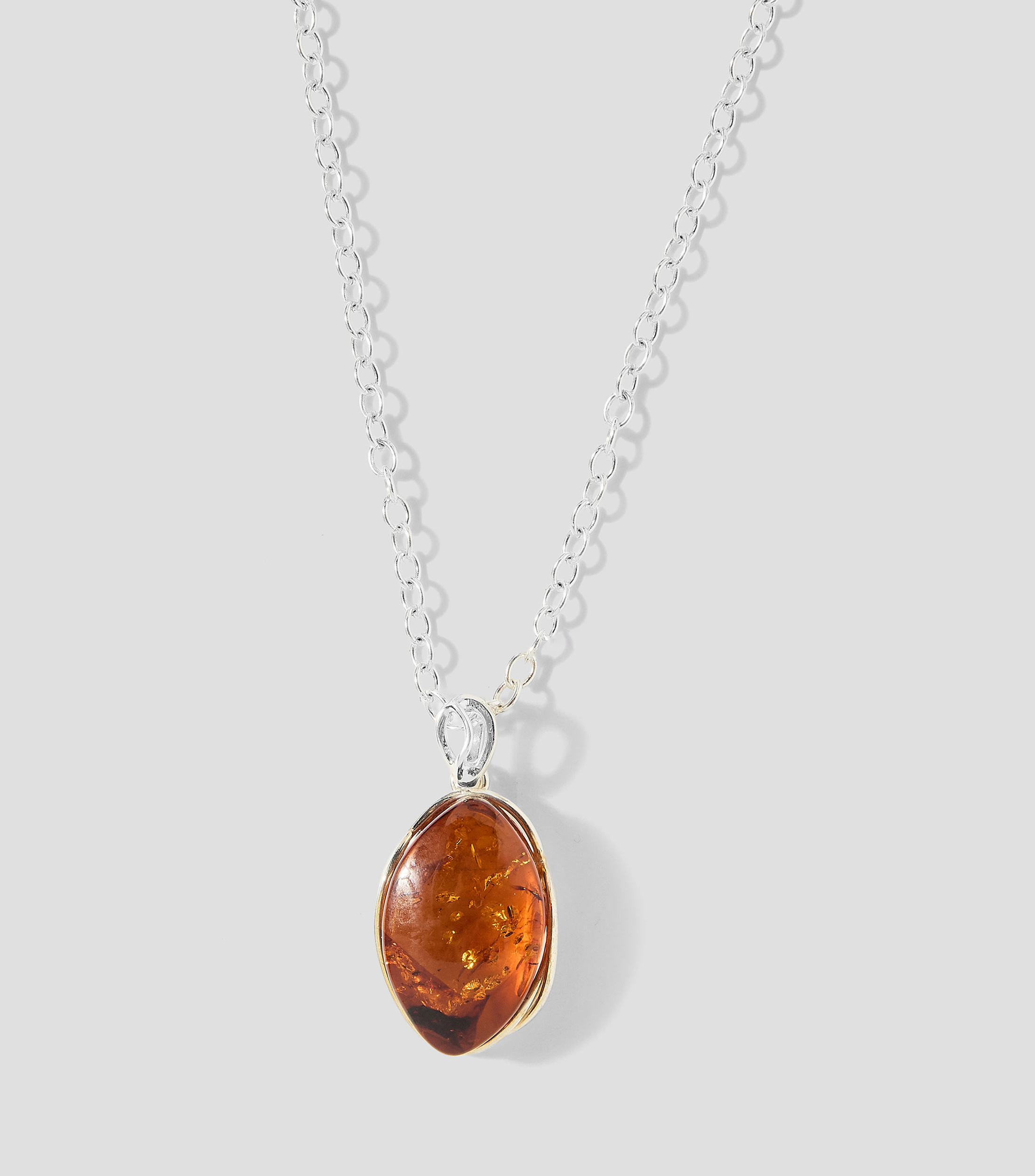 Dije con cadena en ámbar báltico Mujer