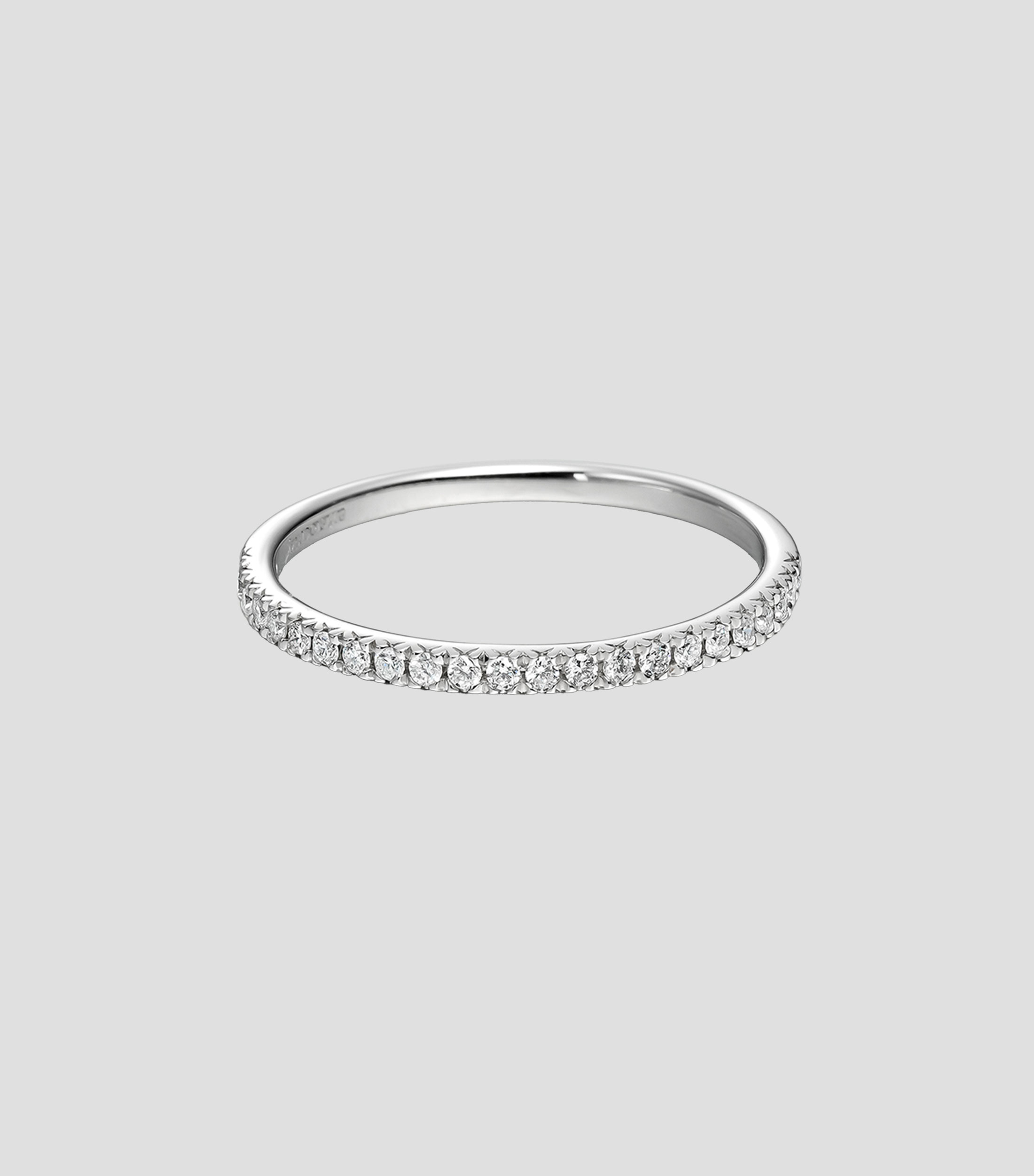 Anillo en Oro blanco de 18 Kilates Alianza con diamantes Mujer