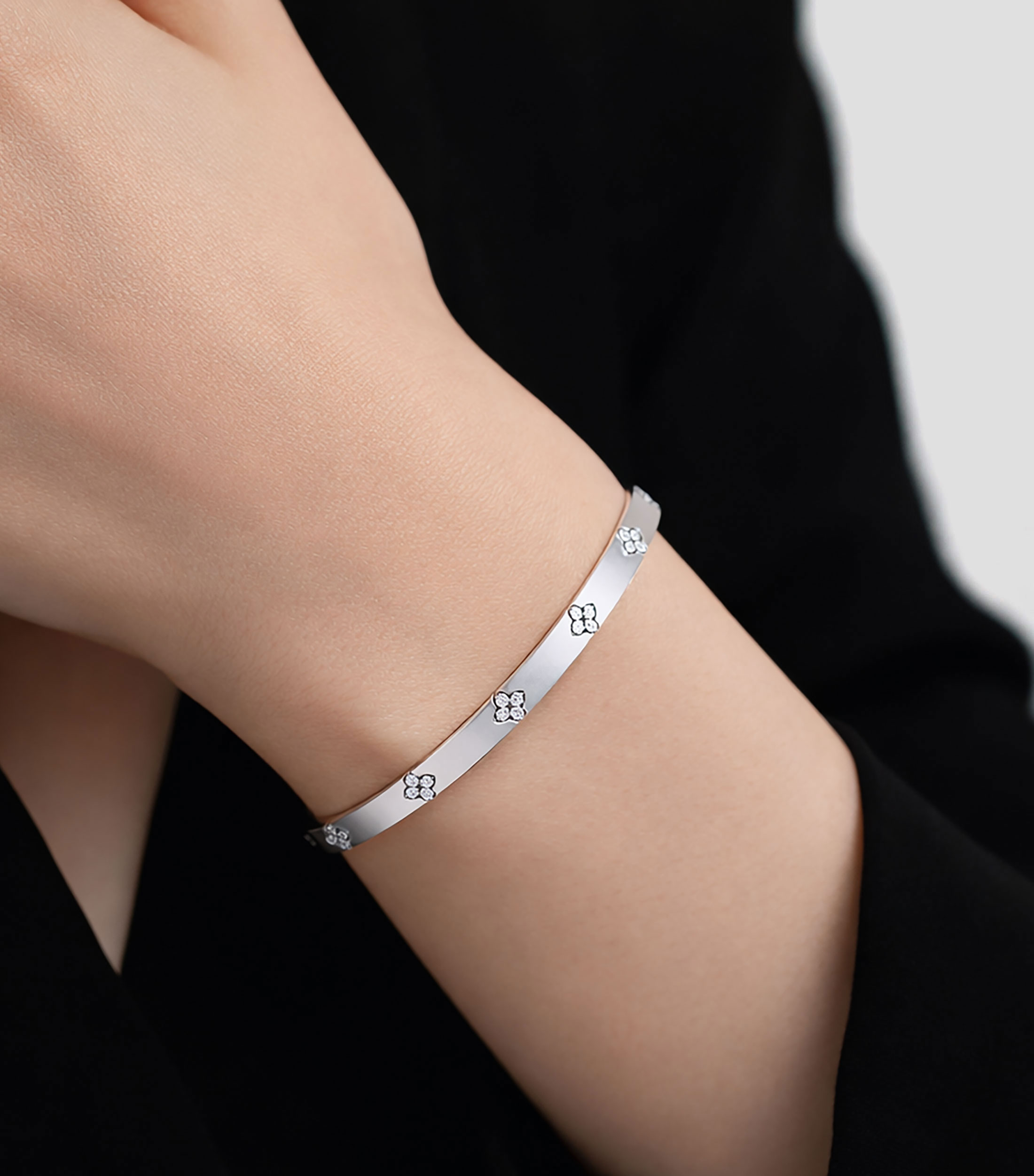 Brazalete en Oro 18 Kilates con Diamantes Mujer