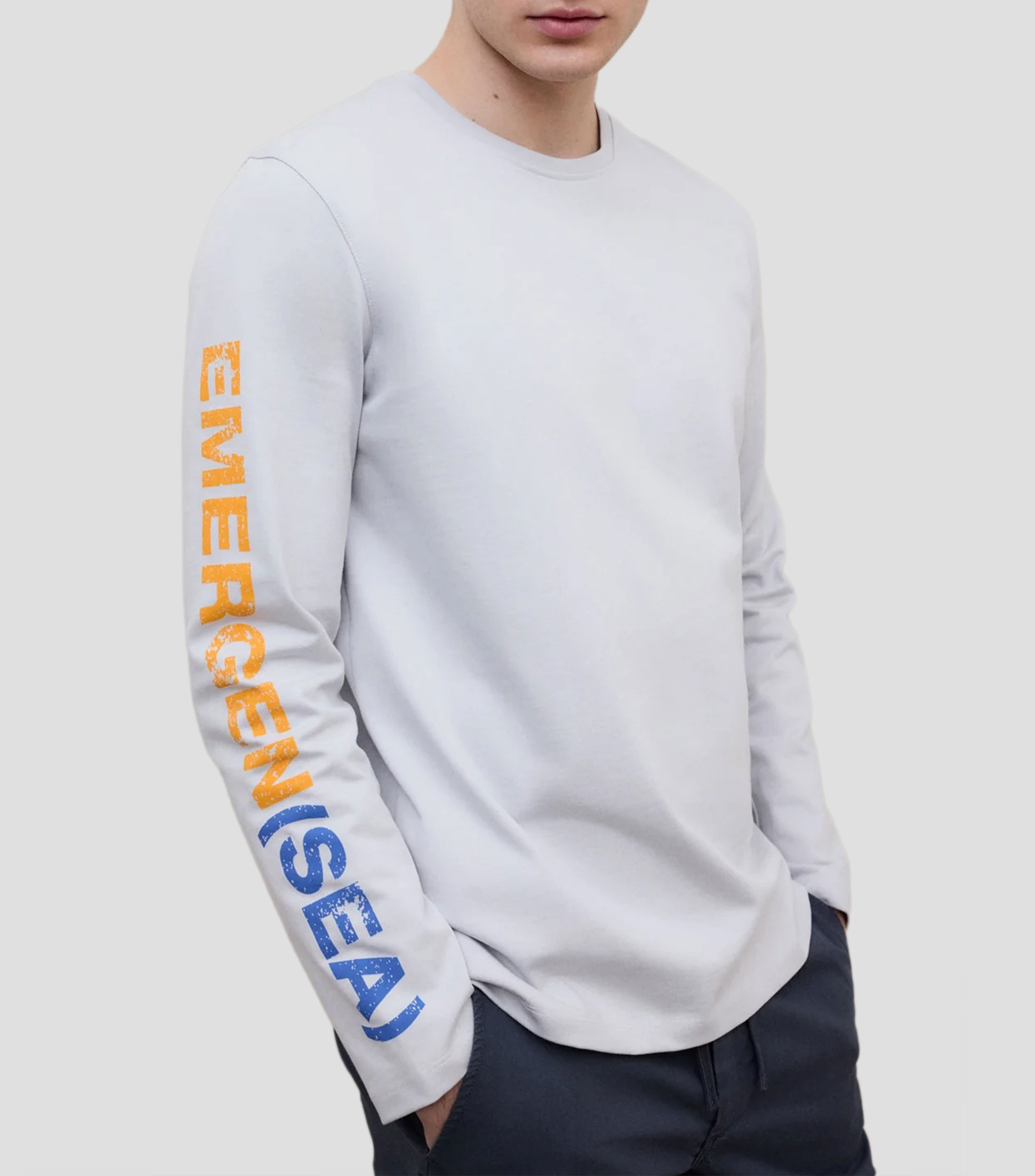 Playera cuello redondo manga larga estampada Hombre